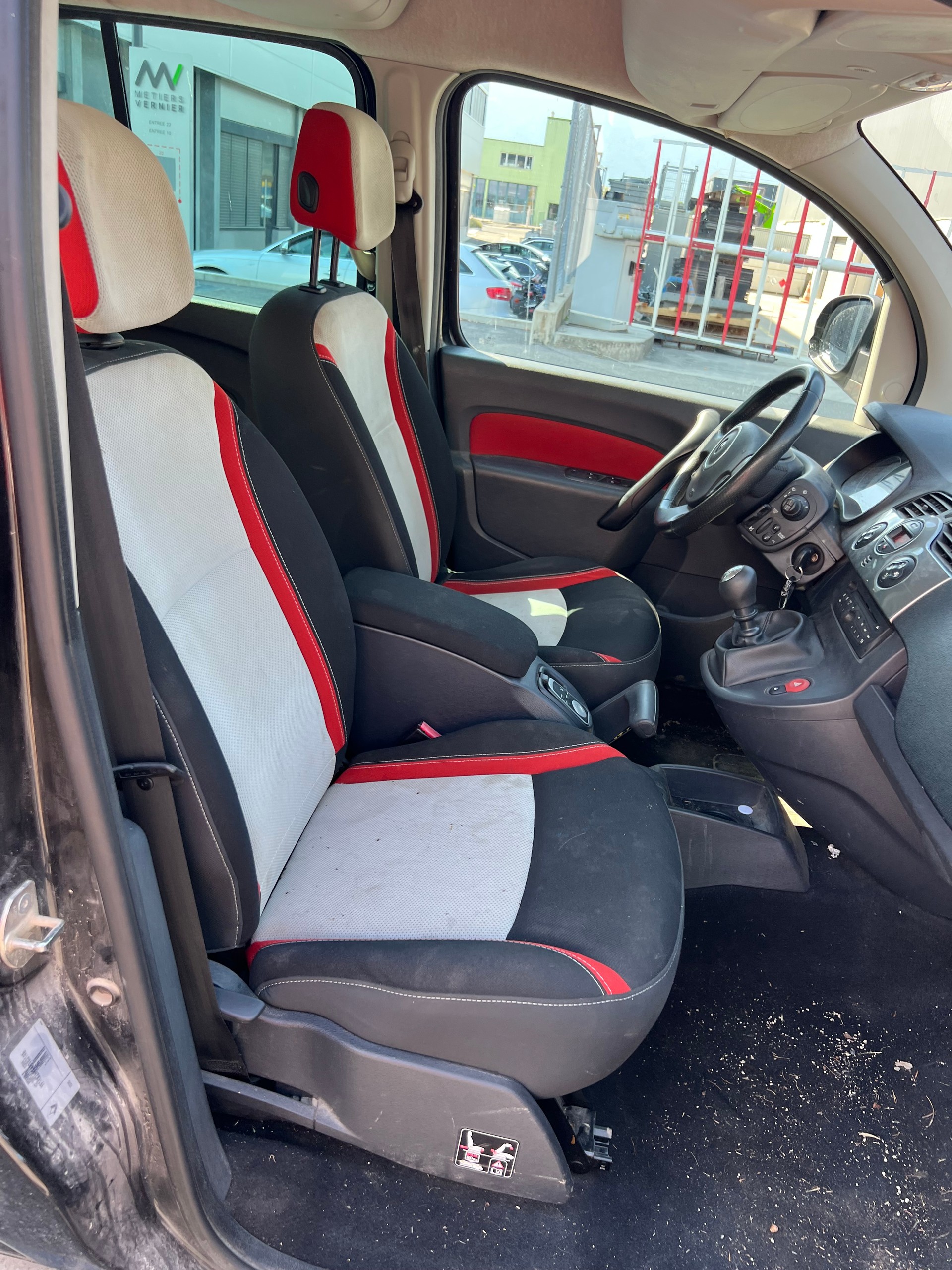 RENAULT Kangoo 1.5 dCi Dynamique-image-13