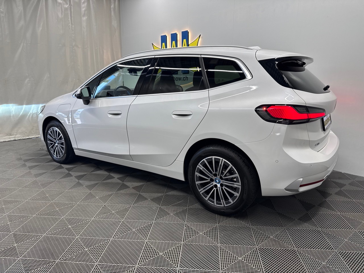 BMW 225e xDrive Active Tourer Luxury Line-image-1