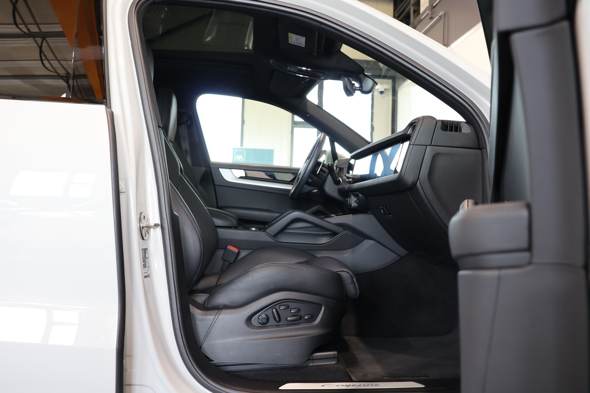PORSCHE Cayenne E-Hybrid Tiptronic-image-13