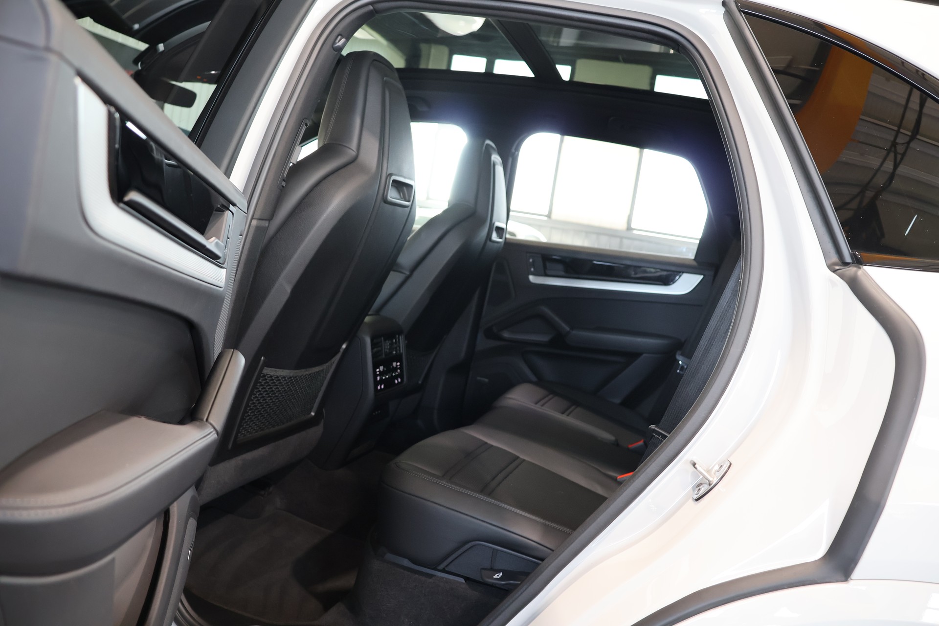 PORSCHE Cayenne E-Hybrid Tiptronic-image-15