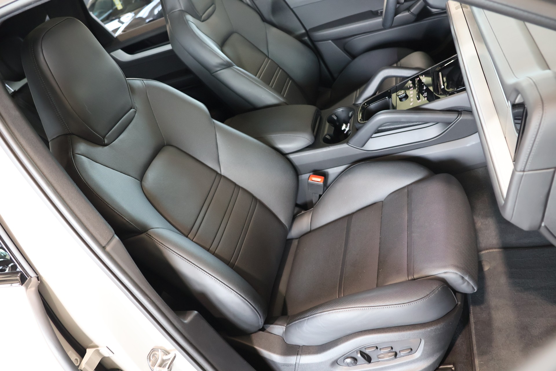 PORSCHE Cayenne E-Hybrid Tiptronic-image-14