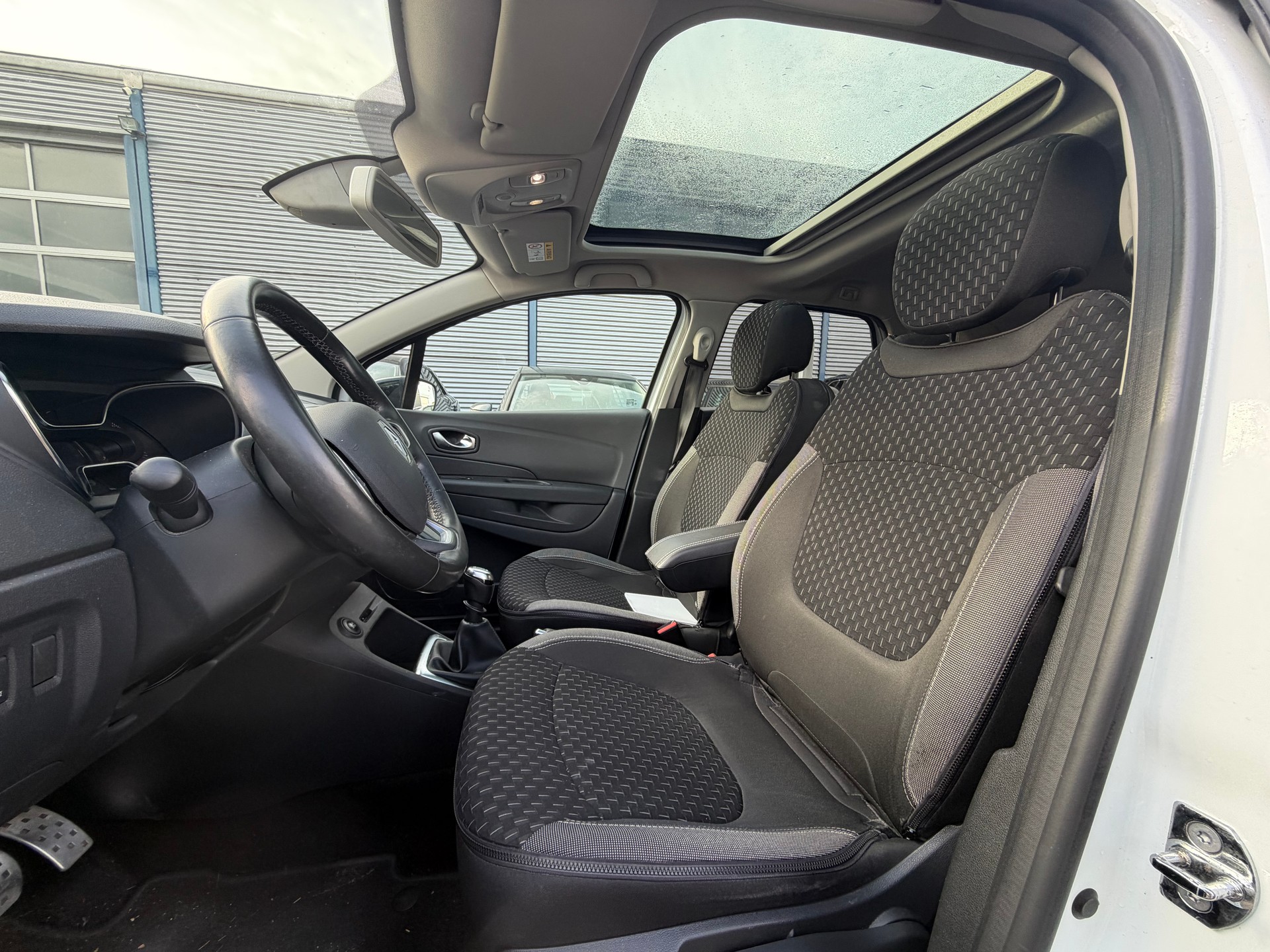 RENAULT Captur 1.2 T 16V Editione One-image-9