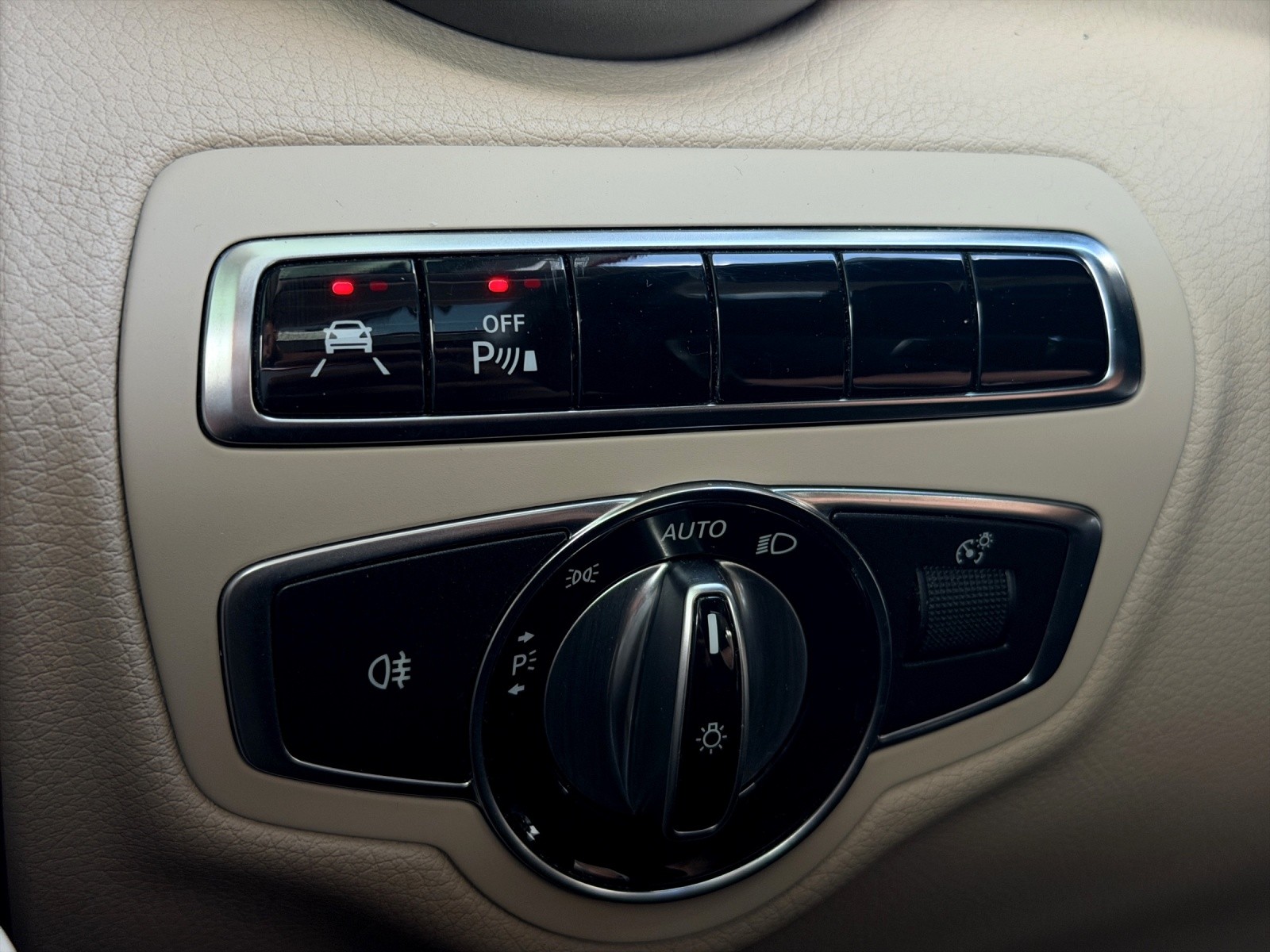 MERCEDES-BENZ C 220 BlueTEC Avantgarde 7G-Tronic-image-16