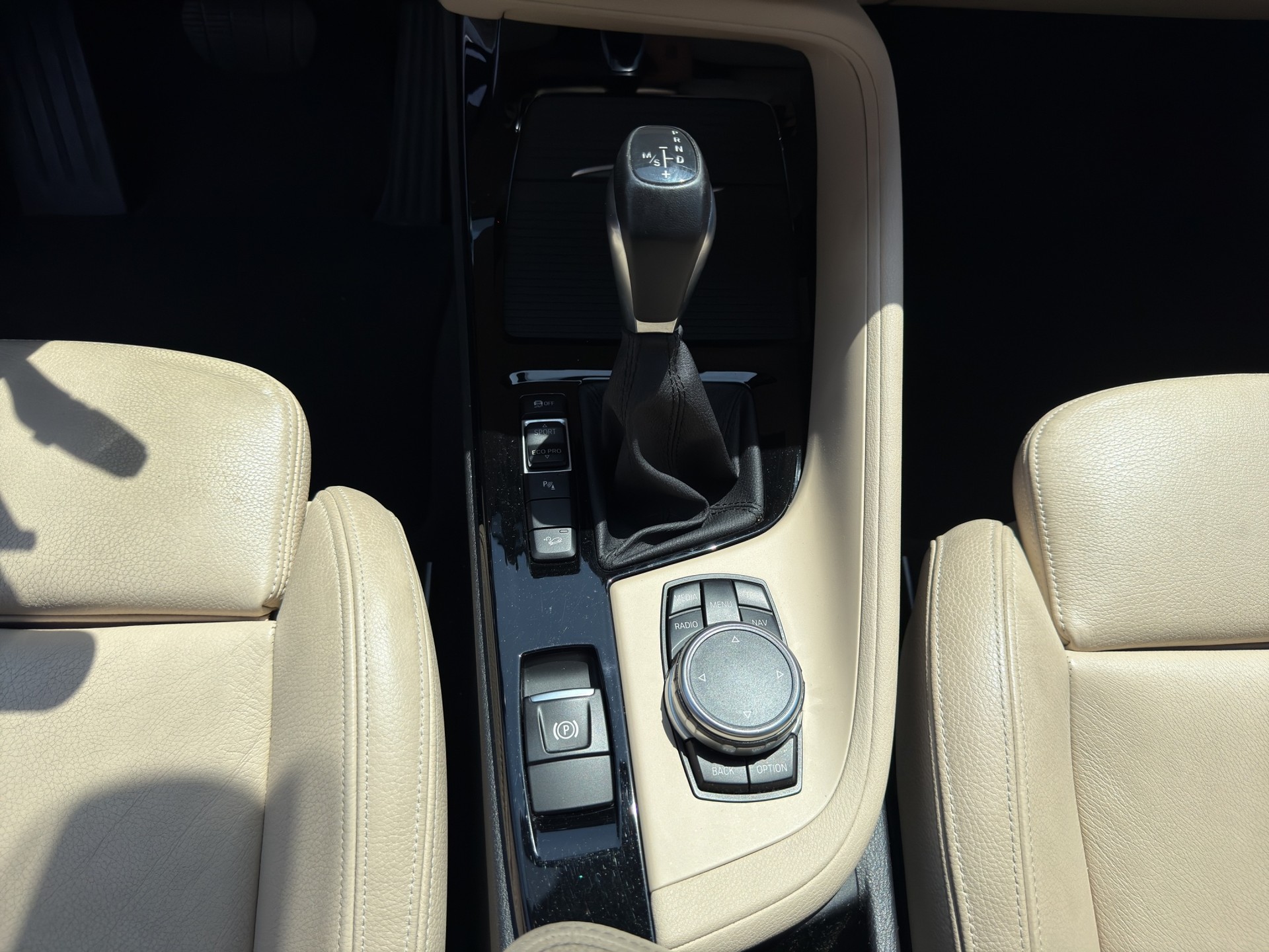 BMW X1 xDrive 20i Sport Line Steptronic-image-12
