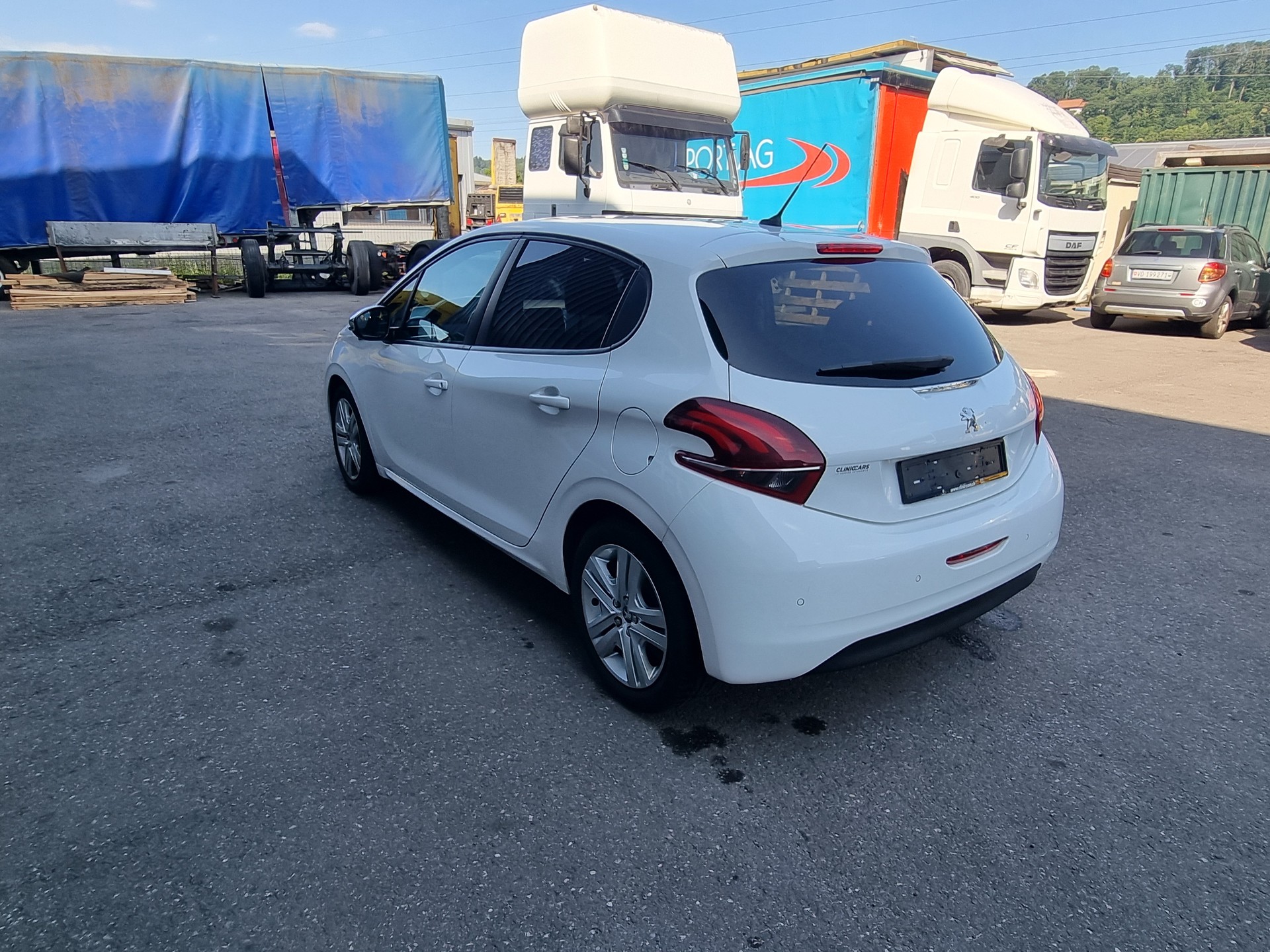 PEUGEOT 208 1.2 PureTech Signature-image-4