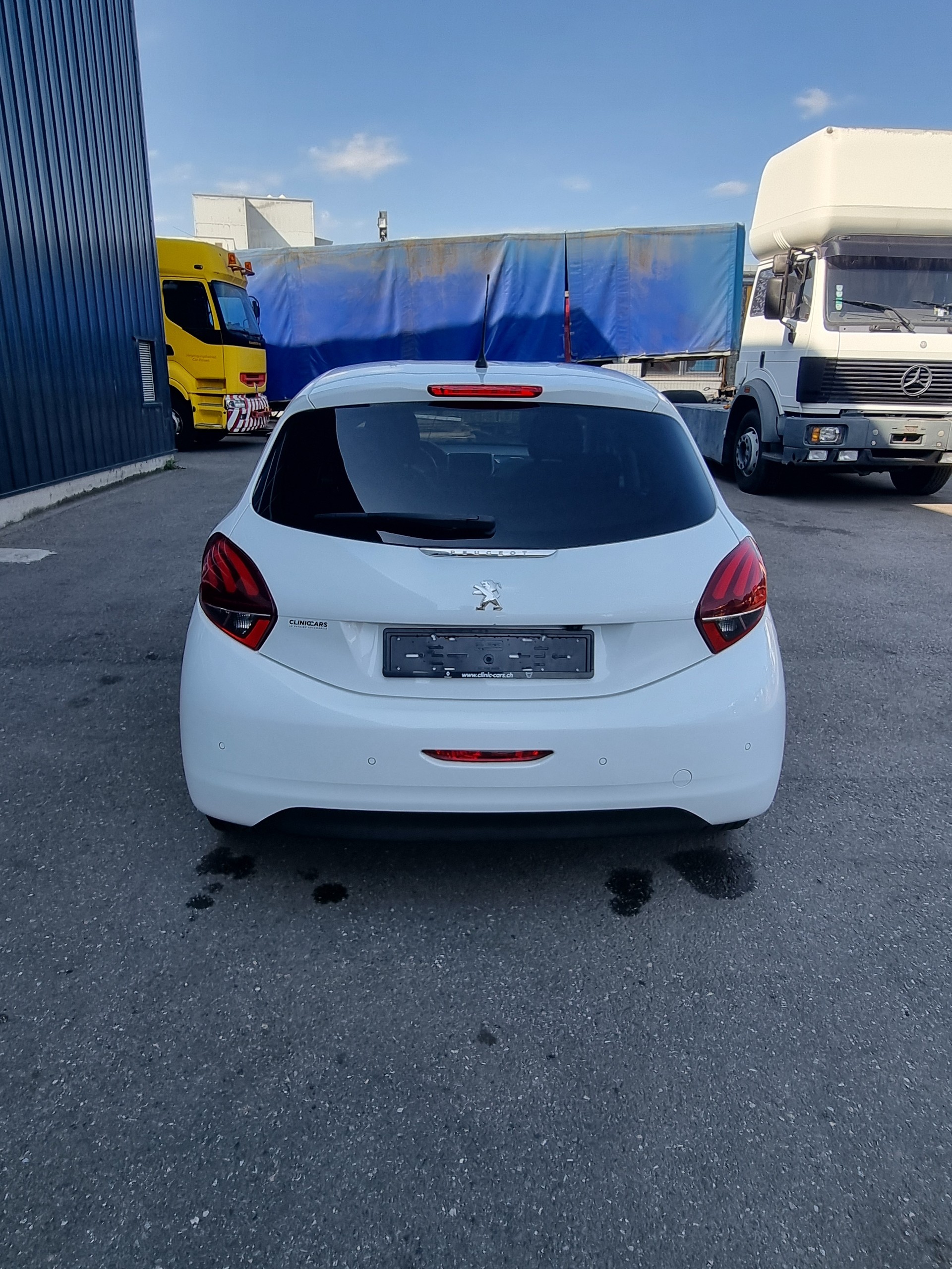 PEUGEOT 208 1.2 PureTech Signature-image-5
