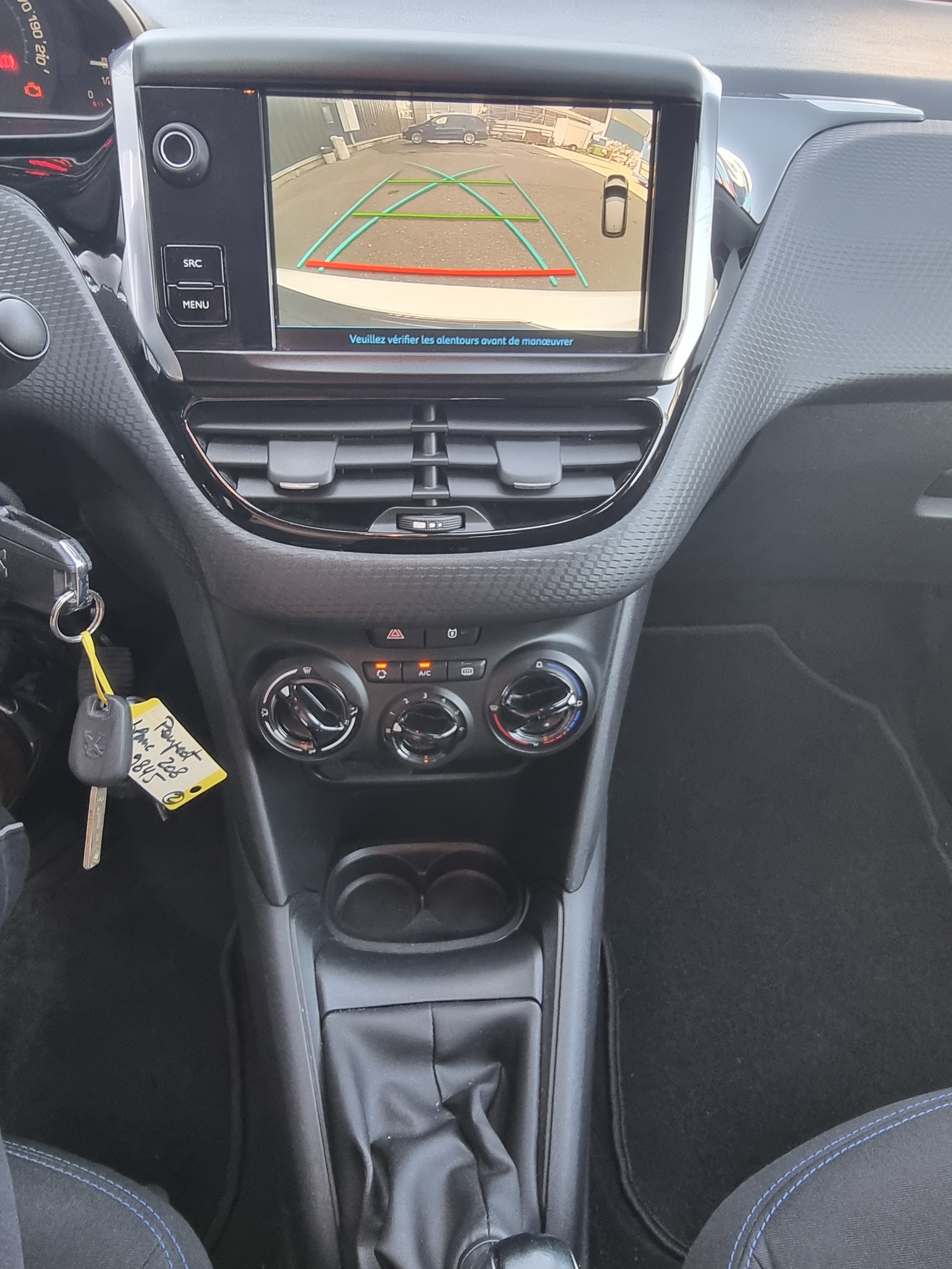 PEUGEOT 208 1.2 PureTech Signature-image-8