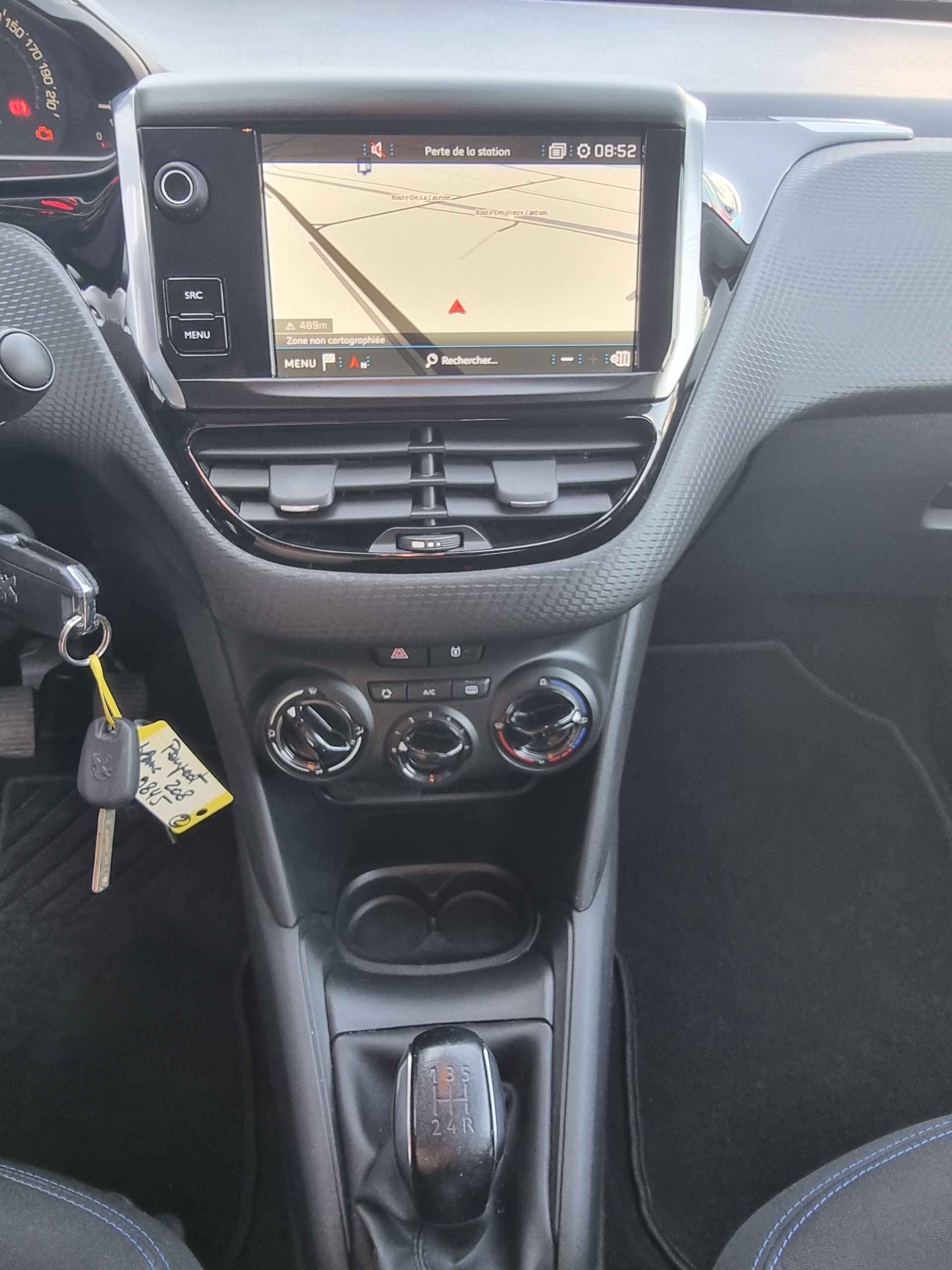 PEUGEOT 208 1.2 PureTech Signature-image-9