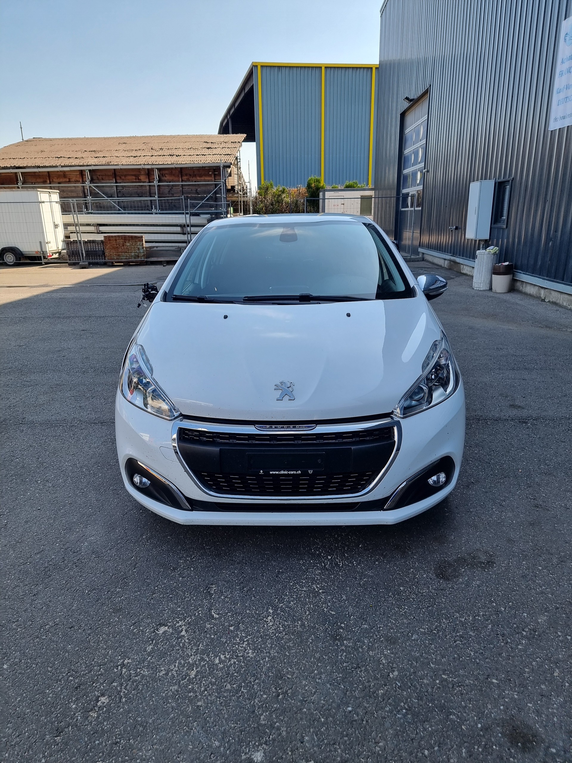 PEUGEOT 208 1.2 PureTech Signature-image-2