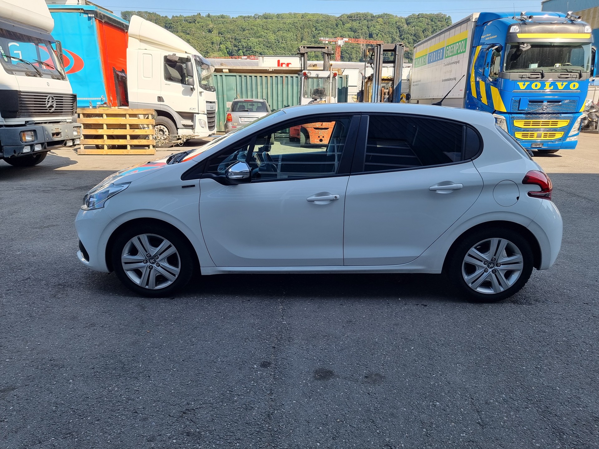 PEUGEOT 208 1.2 PureTech Signature-image-6