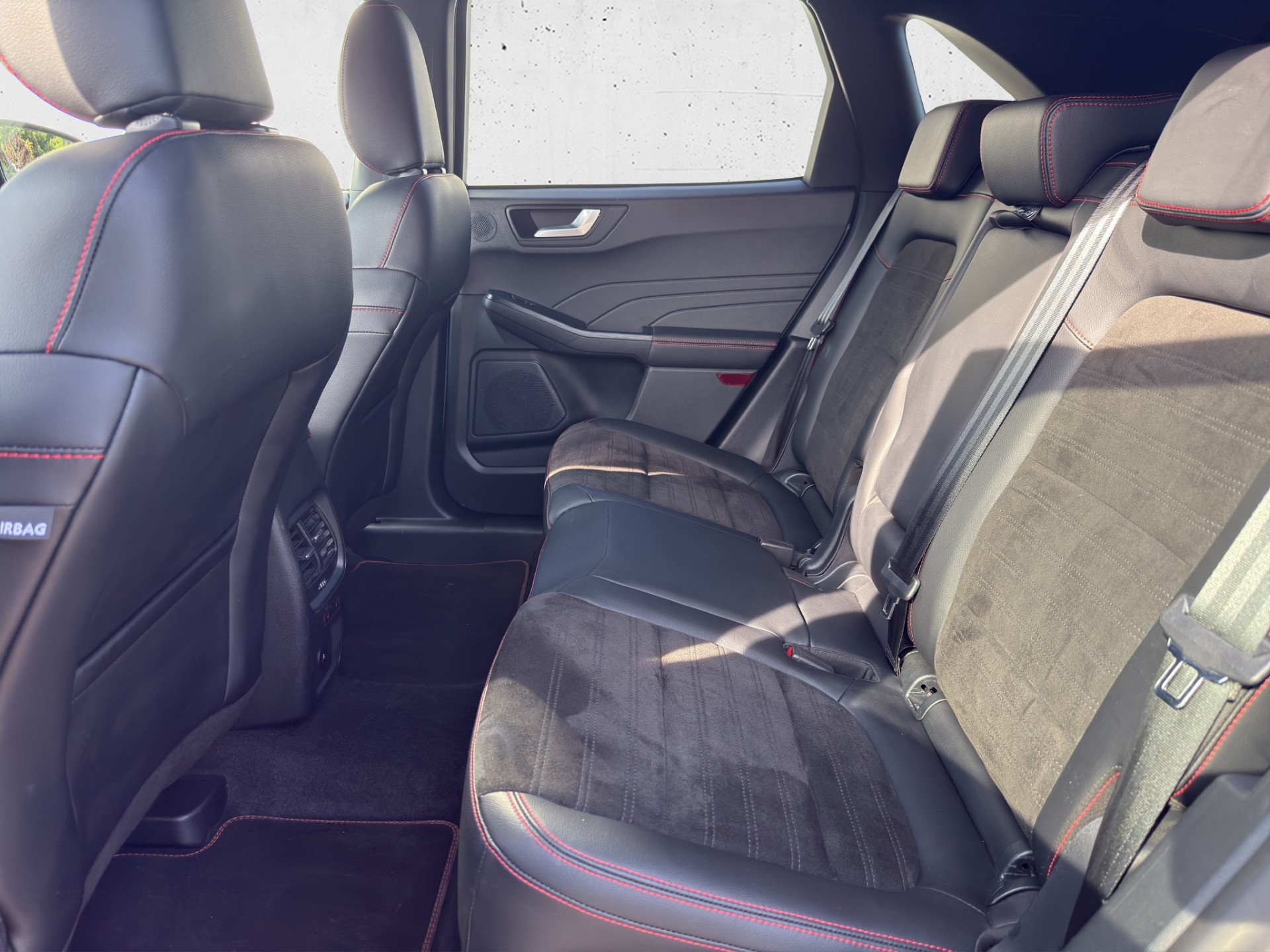 FORD Kuga 2.5 Plug-in Hybrid ST-Line X-image-13