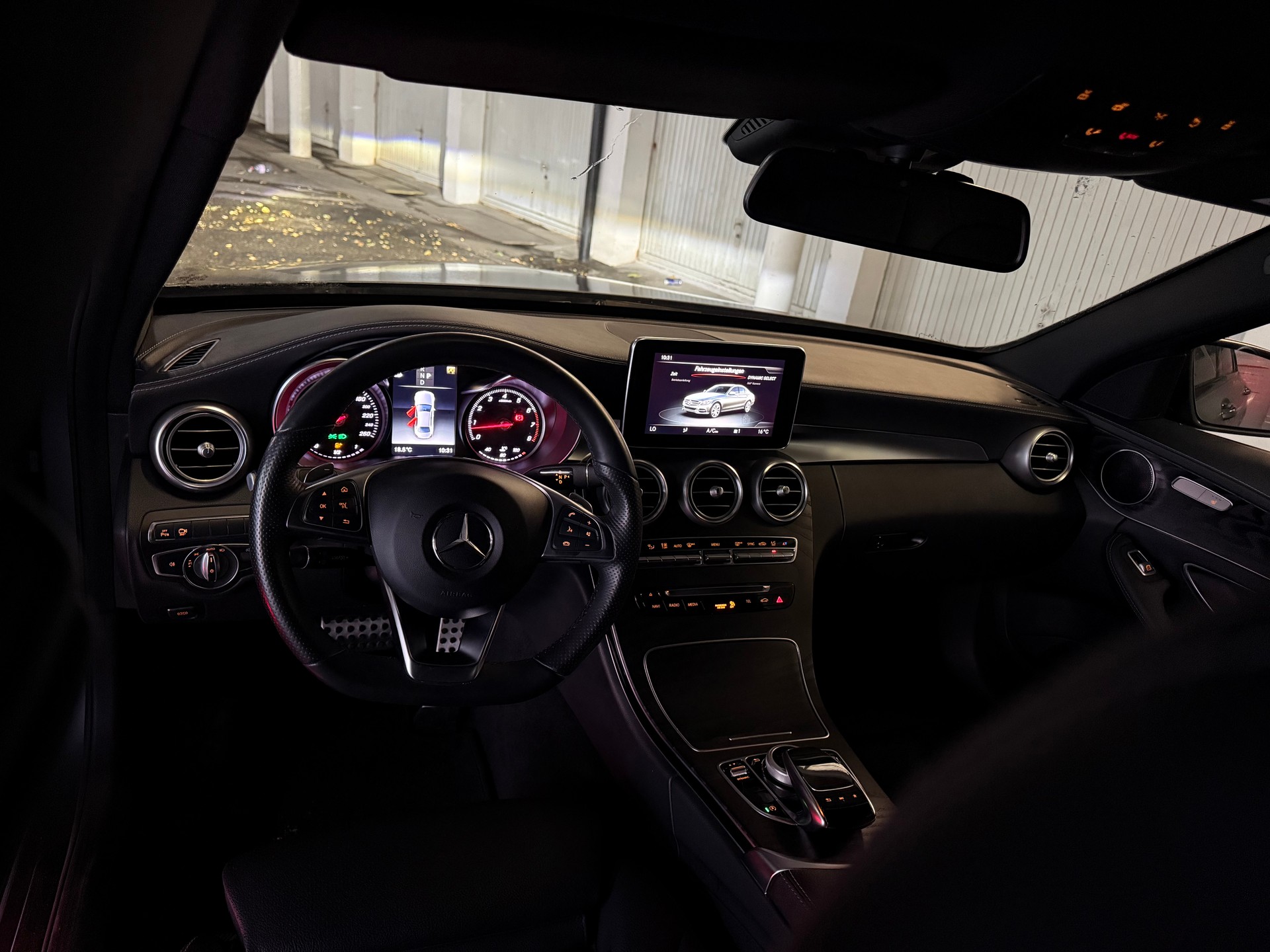 MERCEDES-BENZ C 300 AMG Line 9G-Tronic-image-11