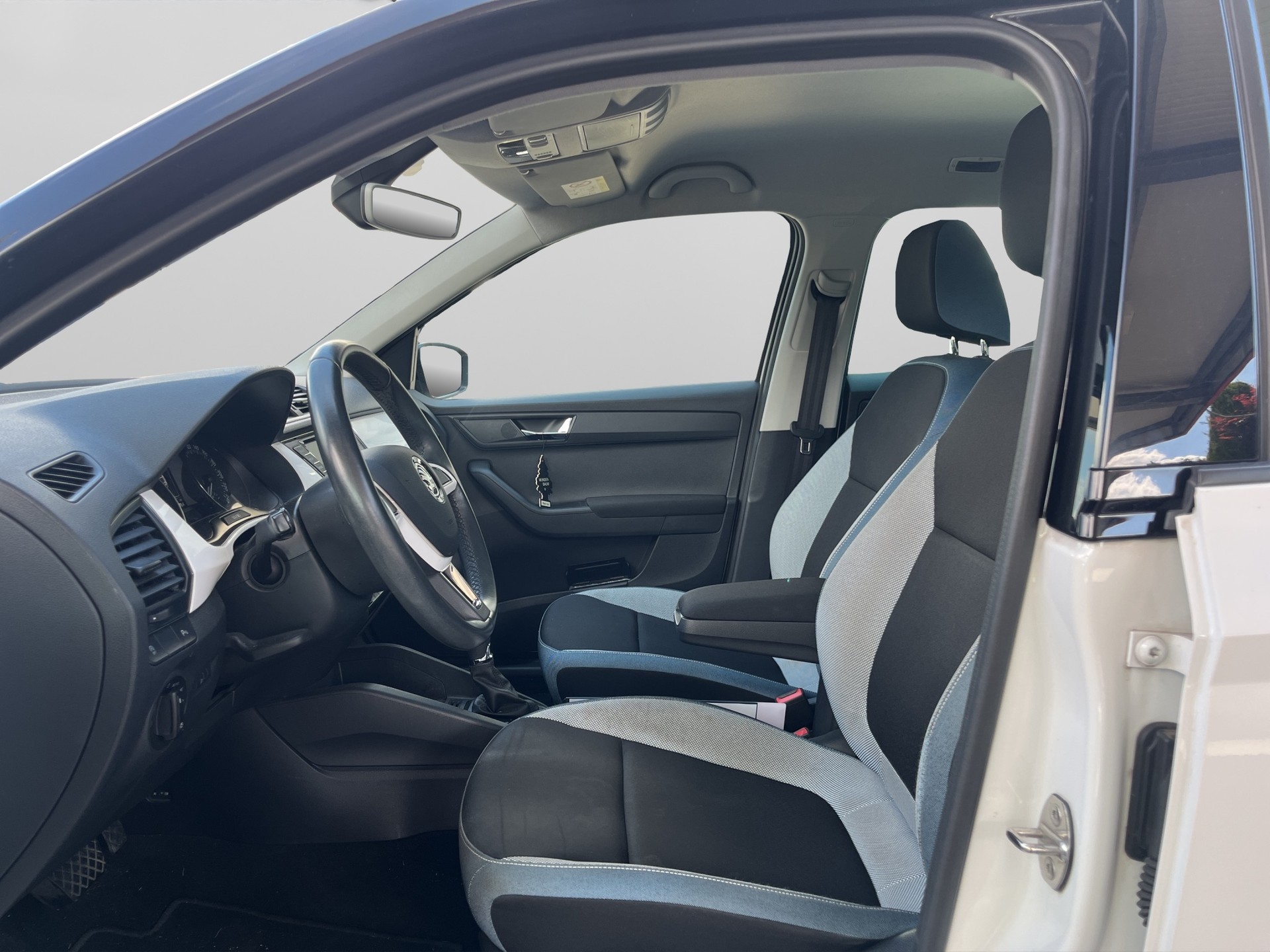 SKODA Fabia 1.2 TSI Ambition DSG-image-9