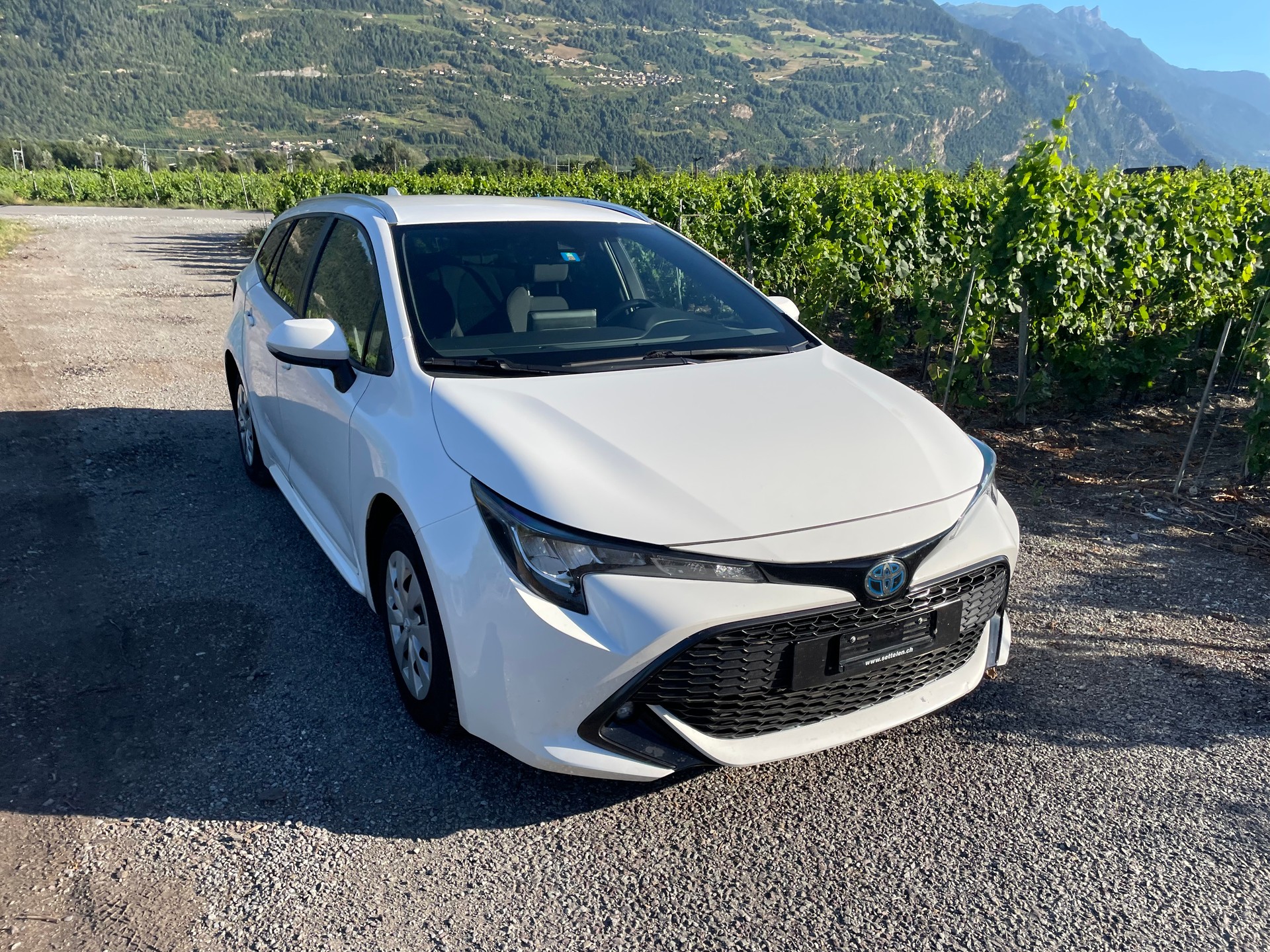 TOYOTA Corolla Touring Sports 1.8 HSD Comfort e-CVT-image-2