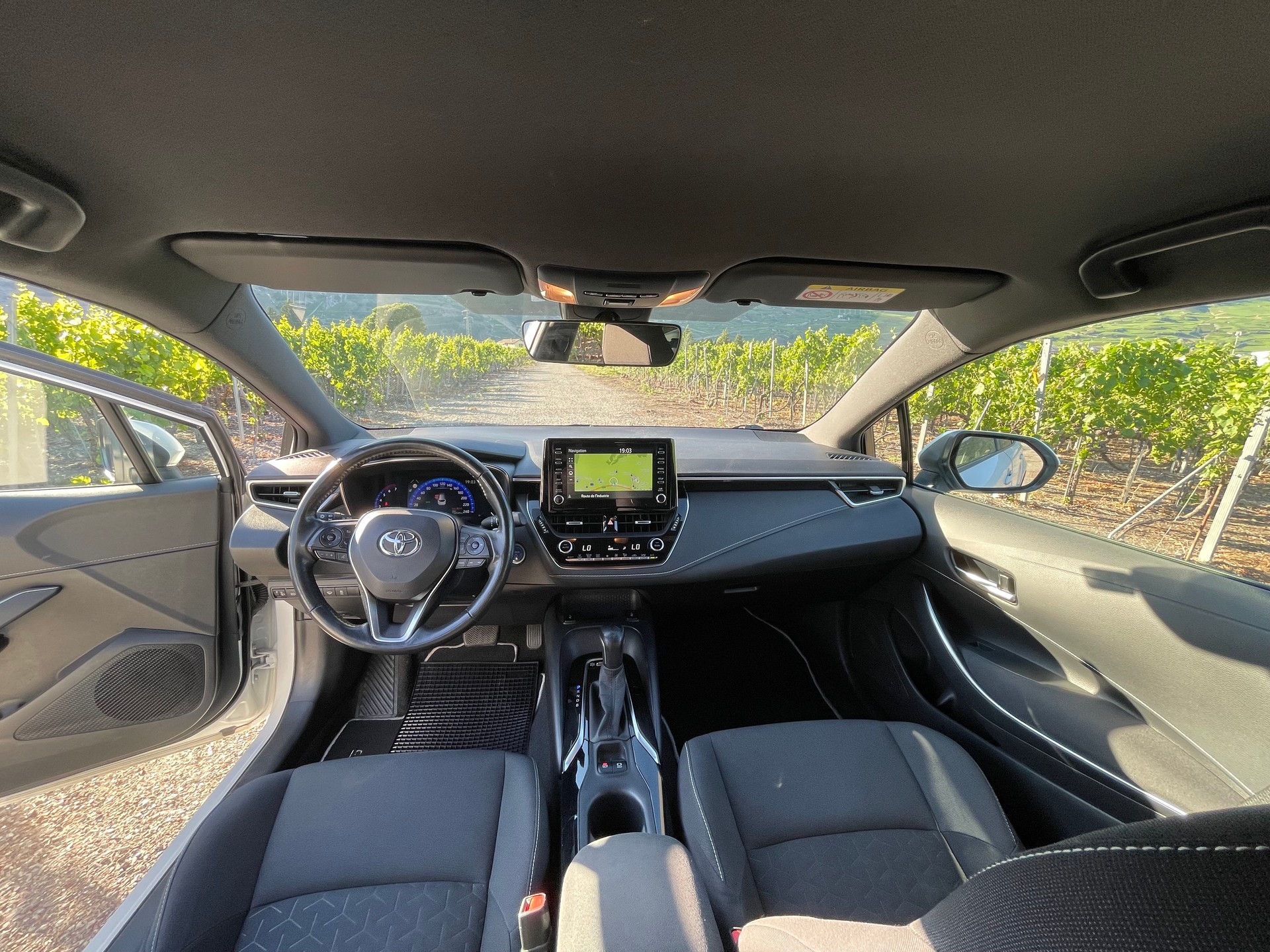 TOYOTA Corolla Touring Sports 1.8 HSD Comfort e-CVT-image-15