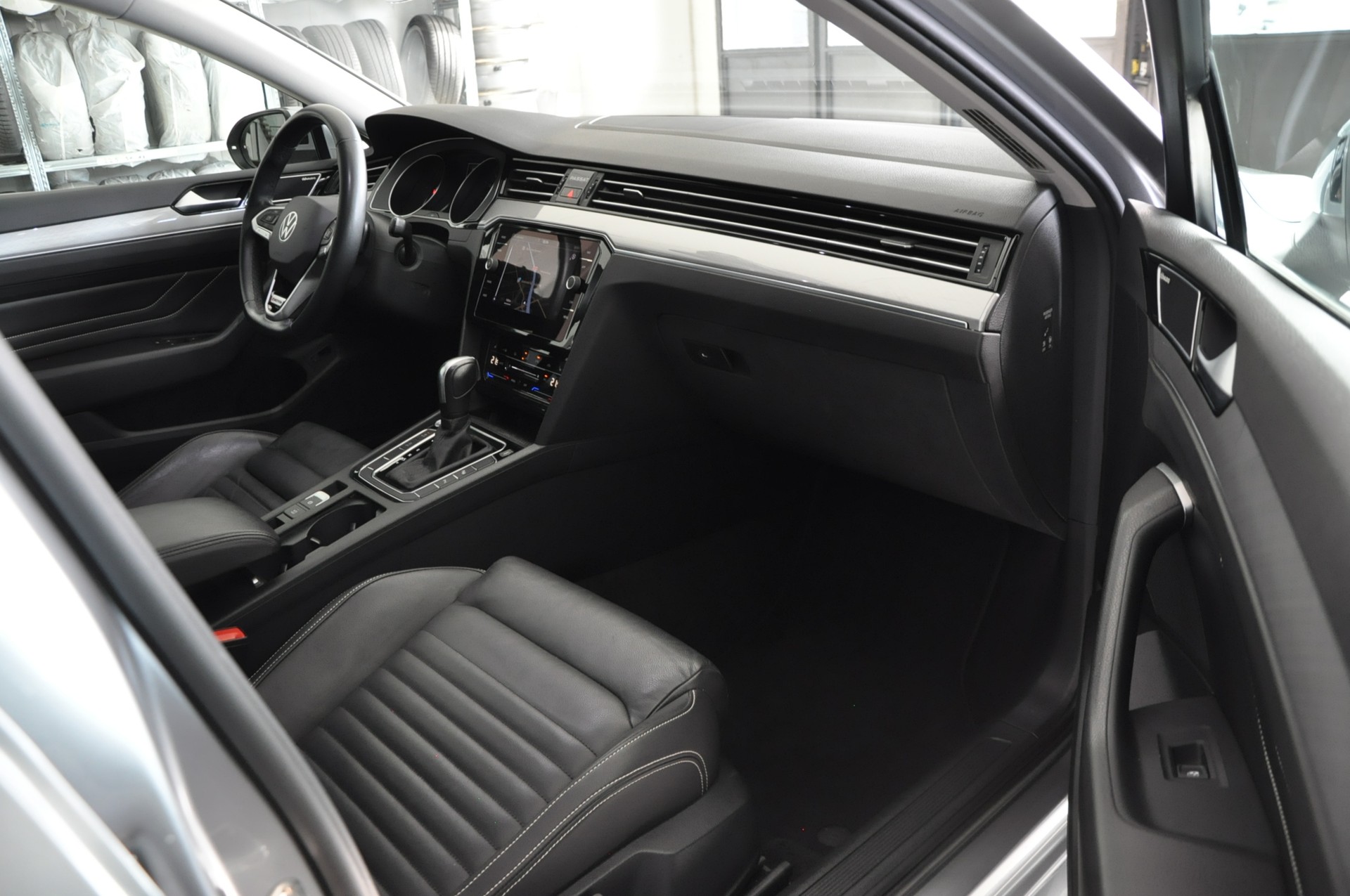 VW Passat 2.0 TDI BMT Business 4Motion DSG-image-14