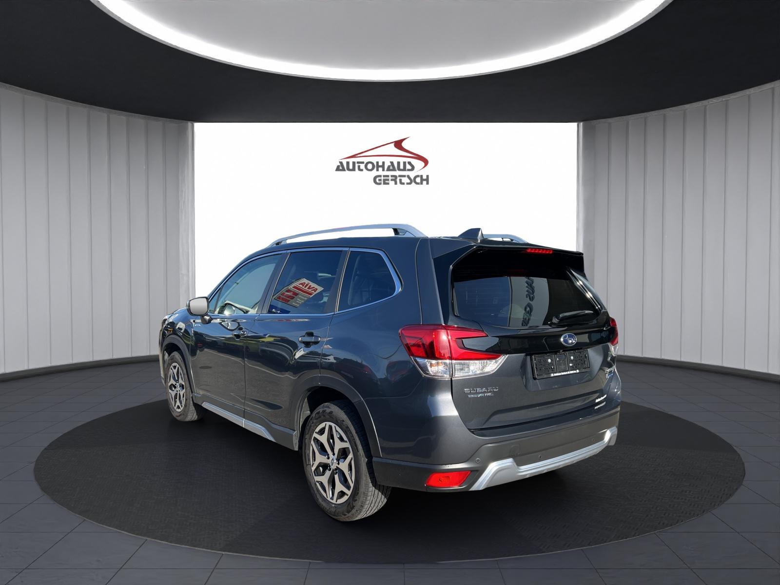 SUBARU Forester Station 2.0i e-Boxer Swiss Plus-image-5