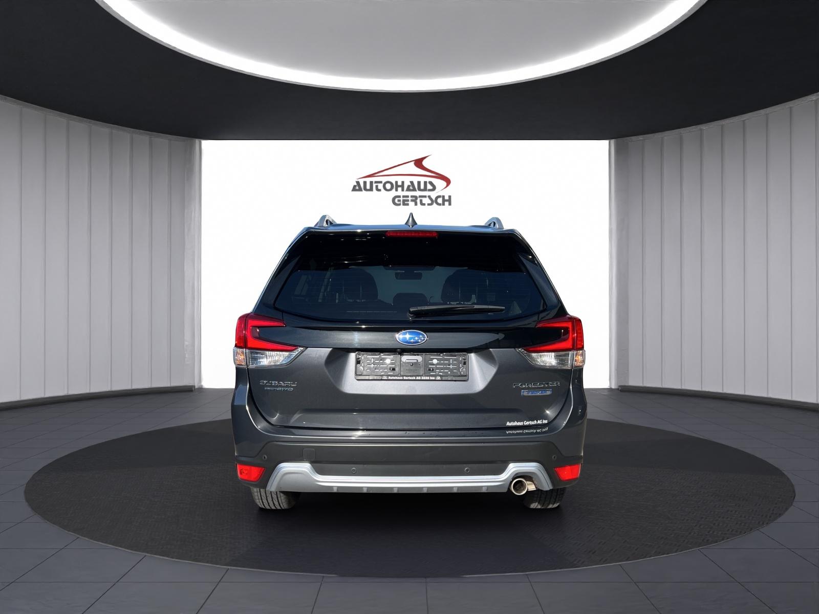 SUBARU Forester Station 2.0i e-Boxer Swiss Plus-image-4