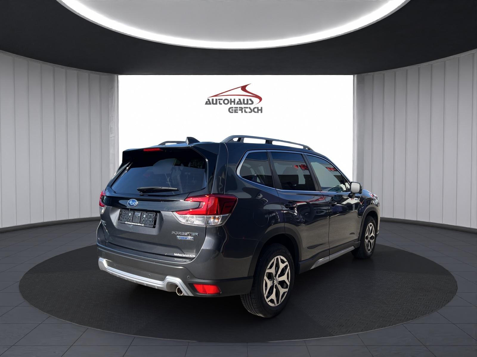 SUBARU Forester Station 2.0i e-Boxer Swiss Plus-image-3