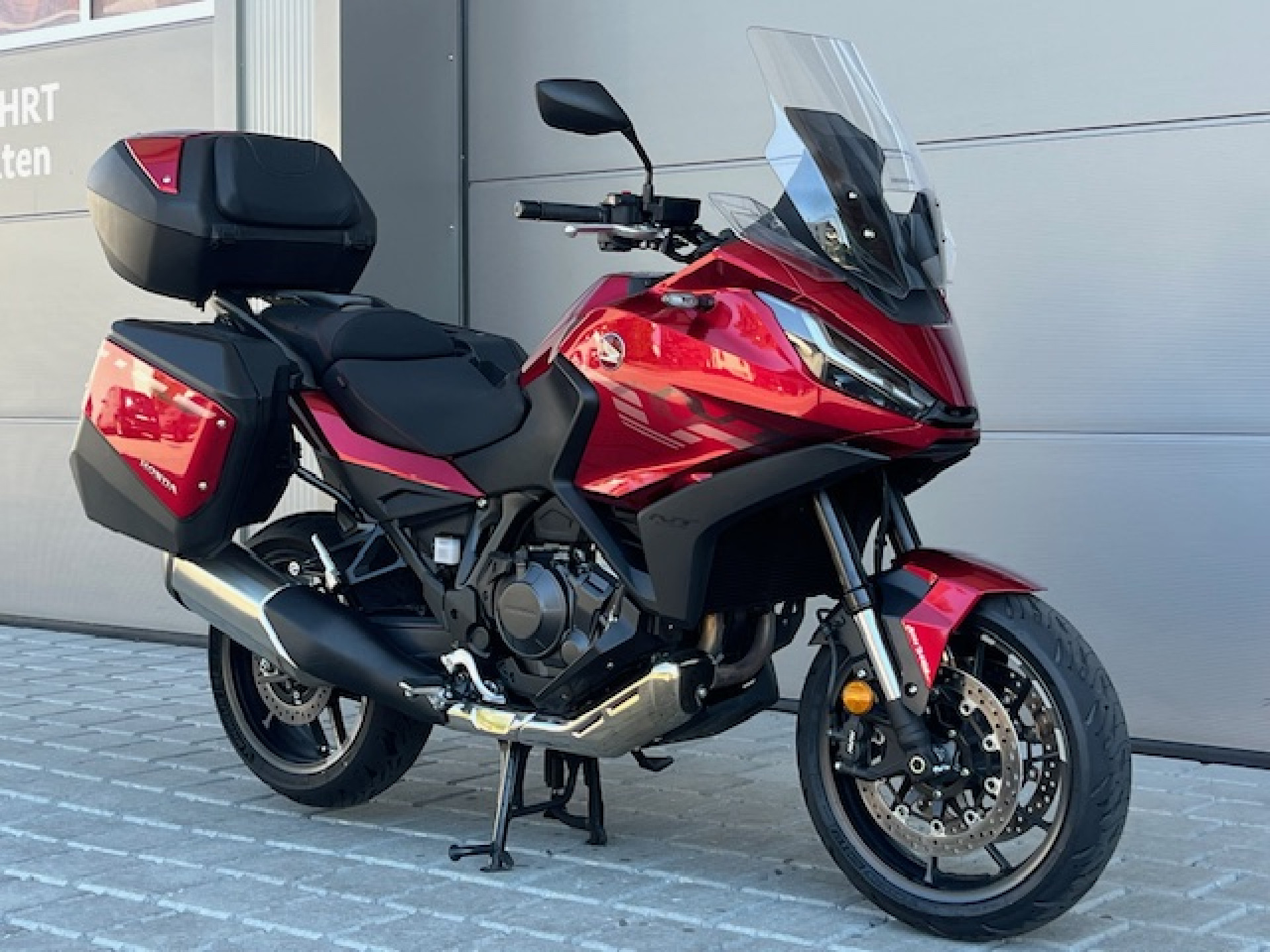 HONDA NT 1100-showroom-element-1