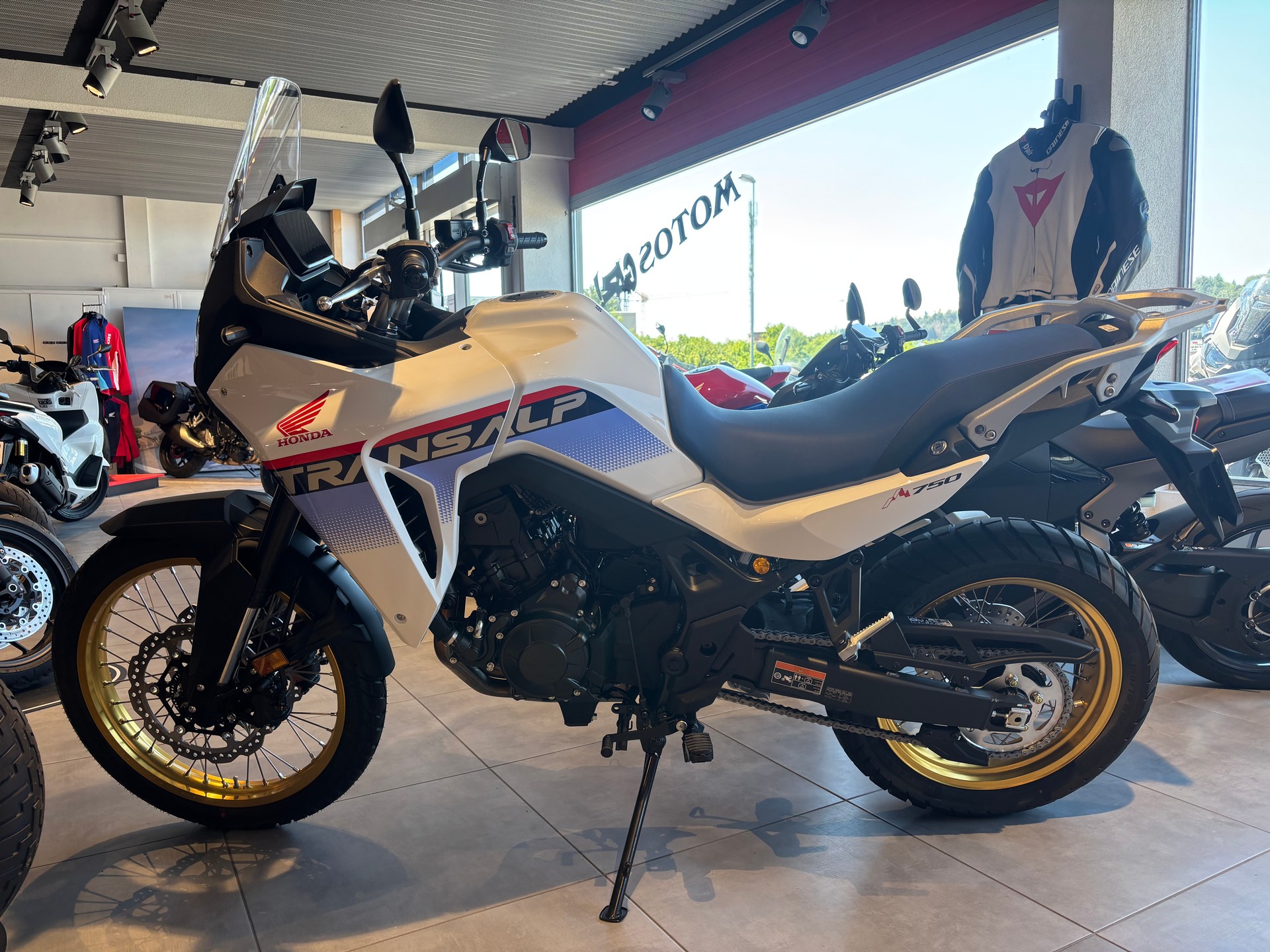 HONDA XL 750 Transalp-image-1