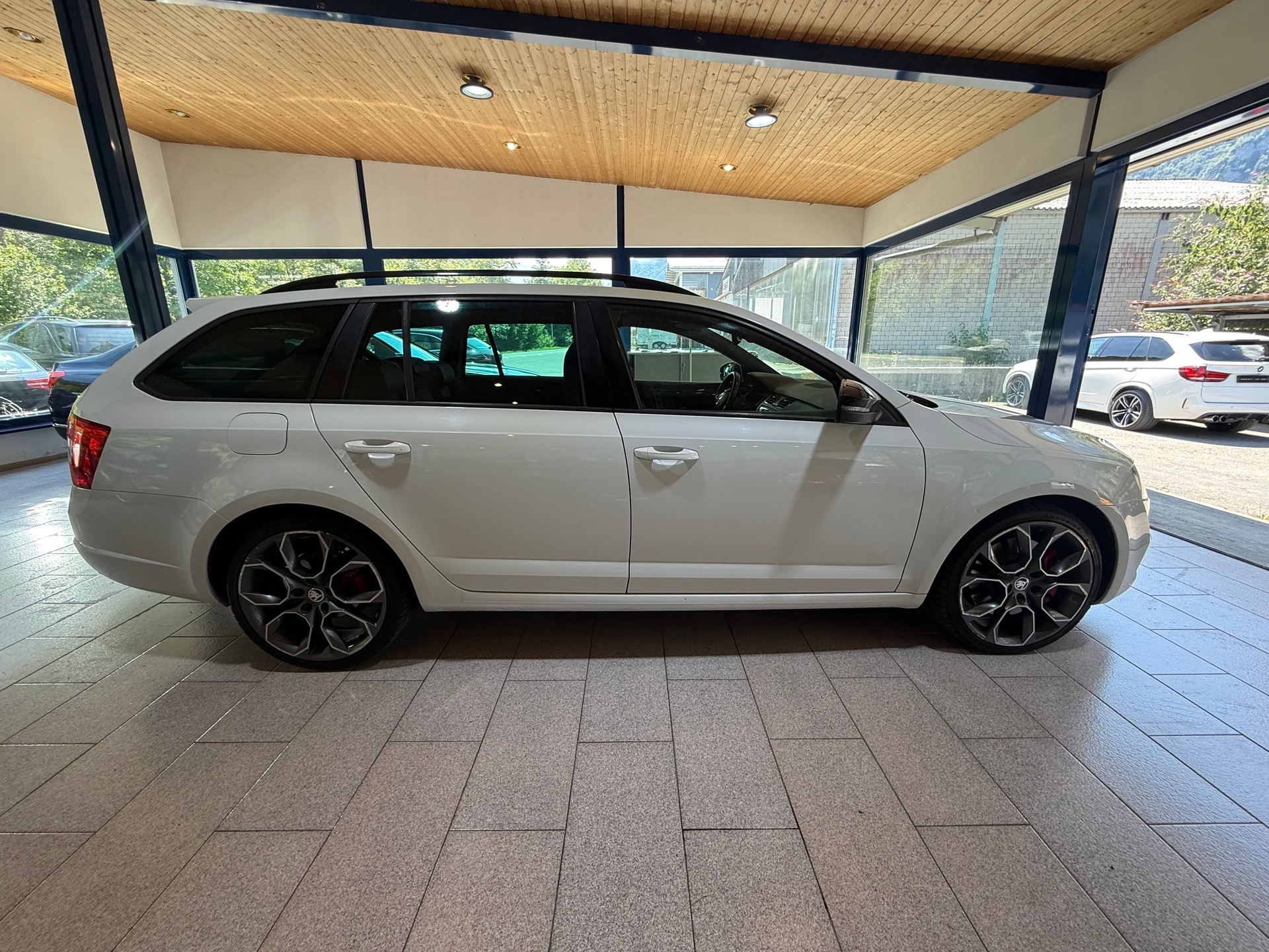 SKODA Octavia Combi 2.0 TDI RS DSG-image-10