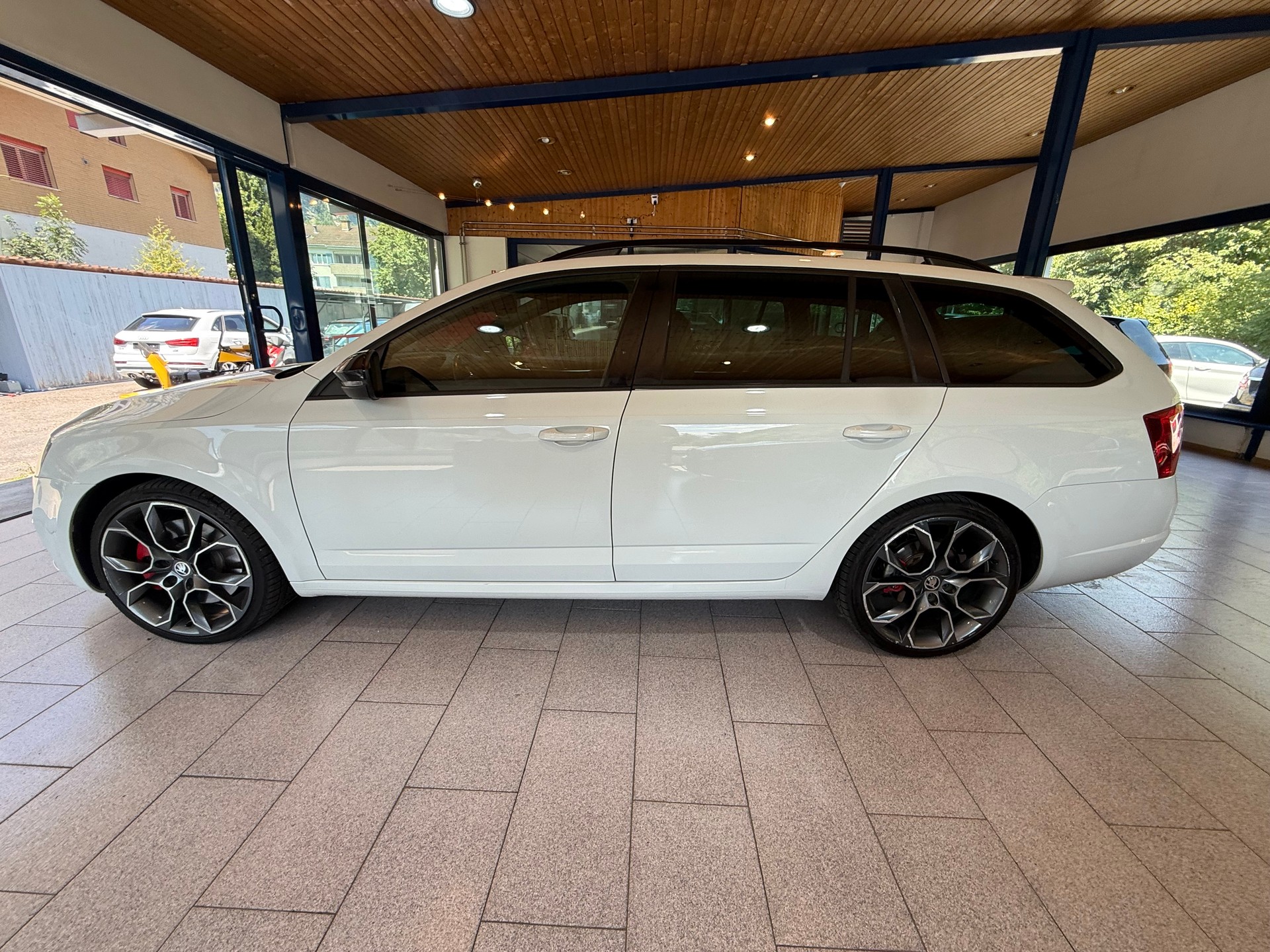 SKODA Octavia Combi 2.0 TDI RS DSG-image-9