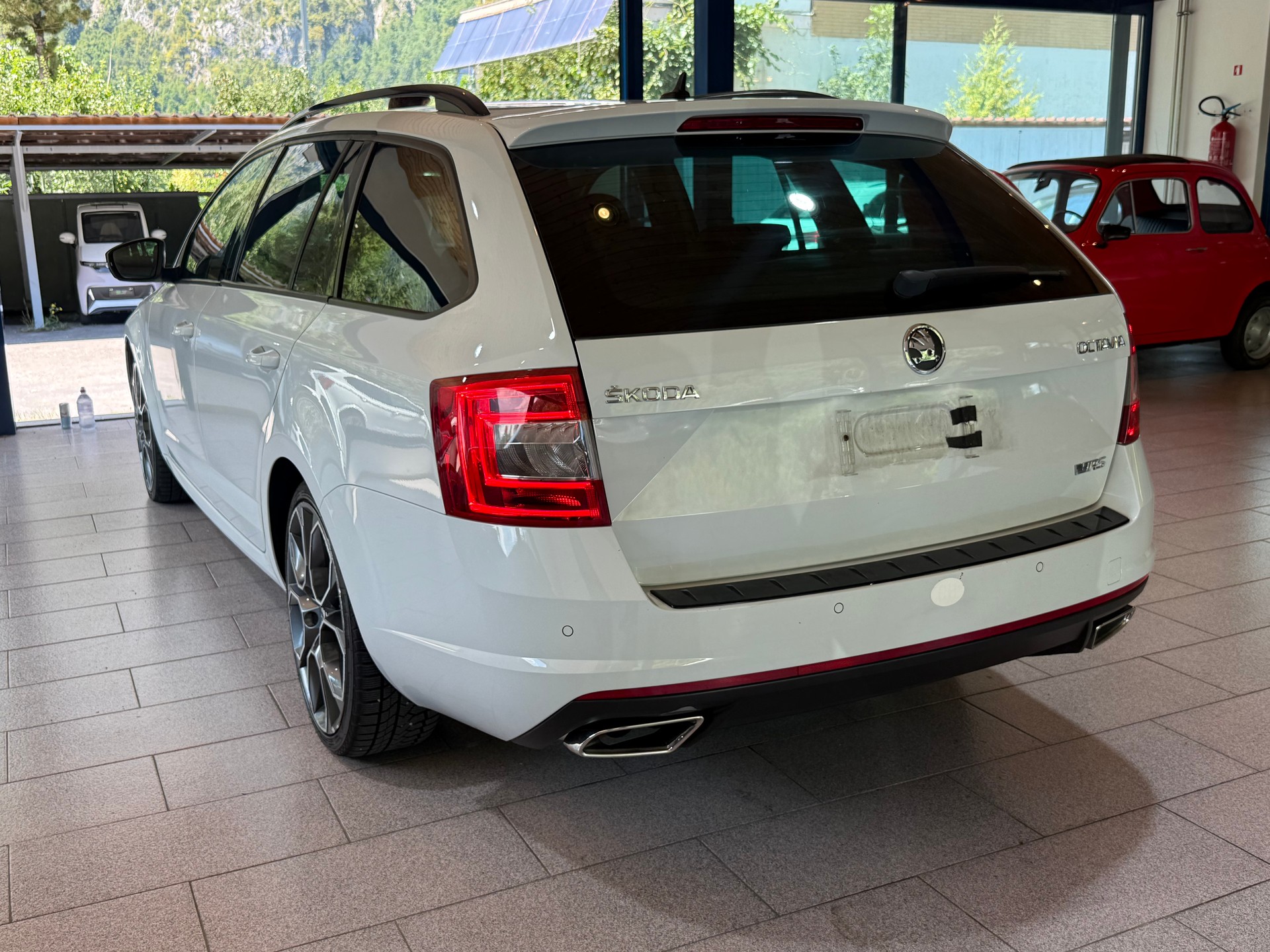SKODA Octavia Combi 2.0 TDI RS DSG-image-8
