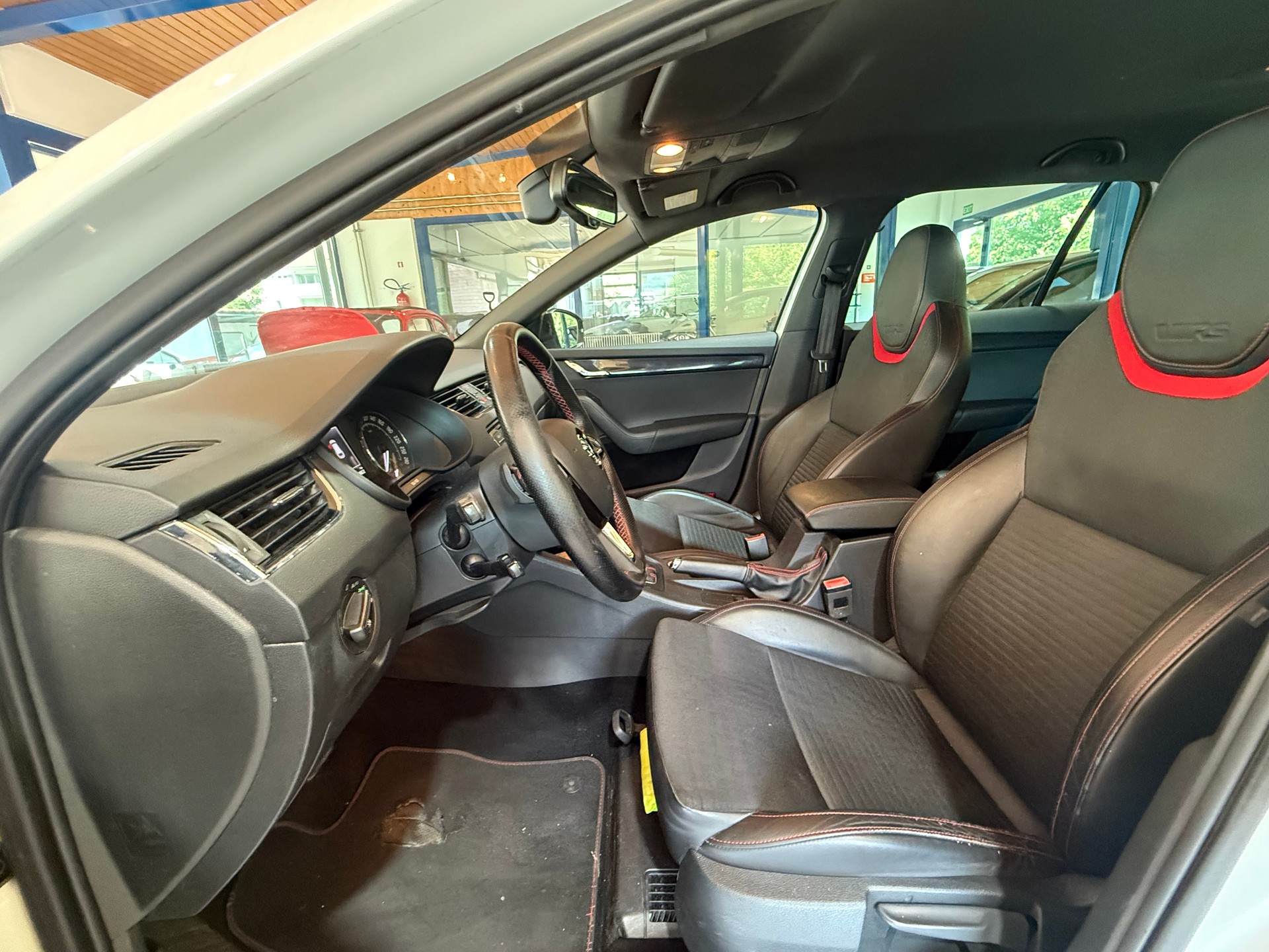 SKODA Octavia Combi 2.0 TDI RS DSG-image-4