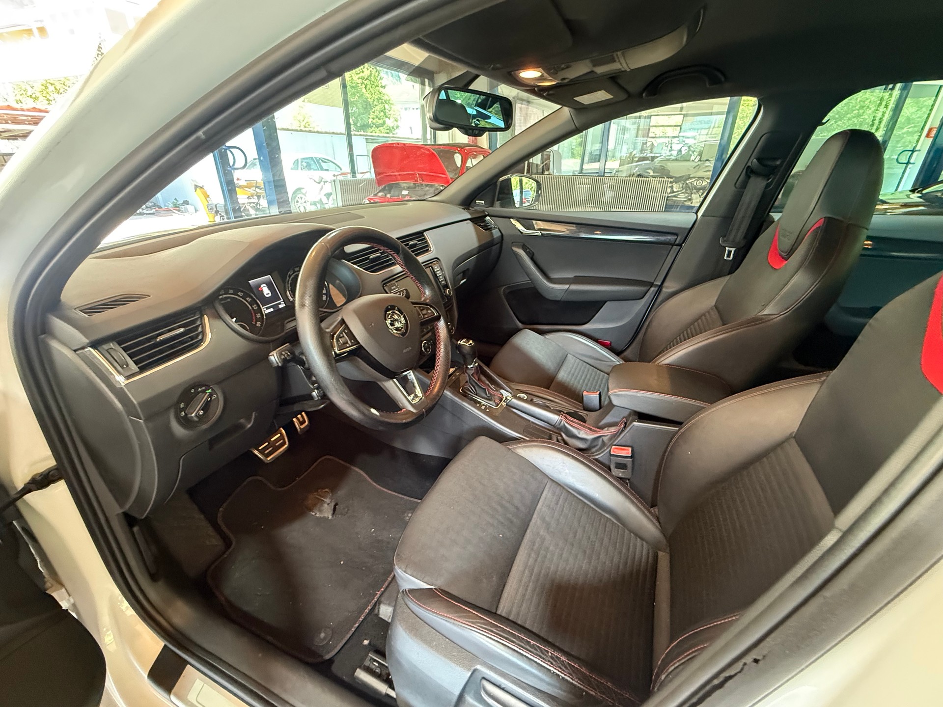 SKODA Octavia Combi 2.0 TDI RS DSG-image-3