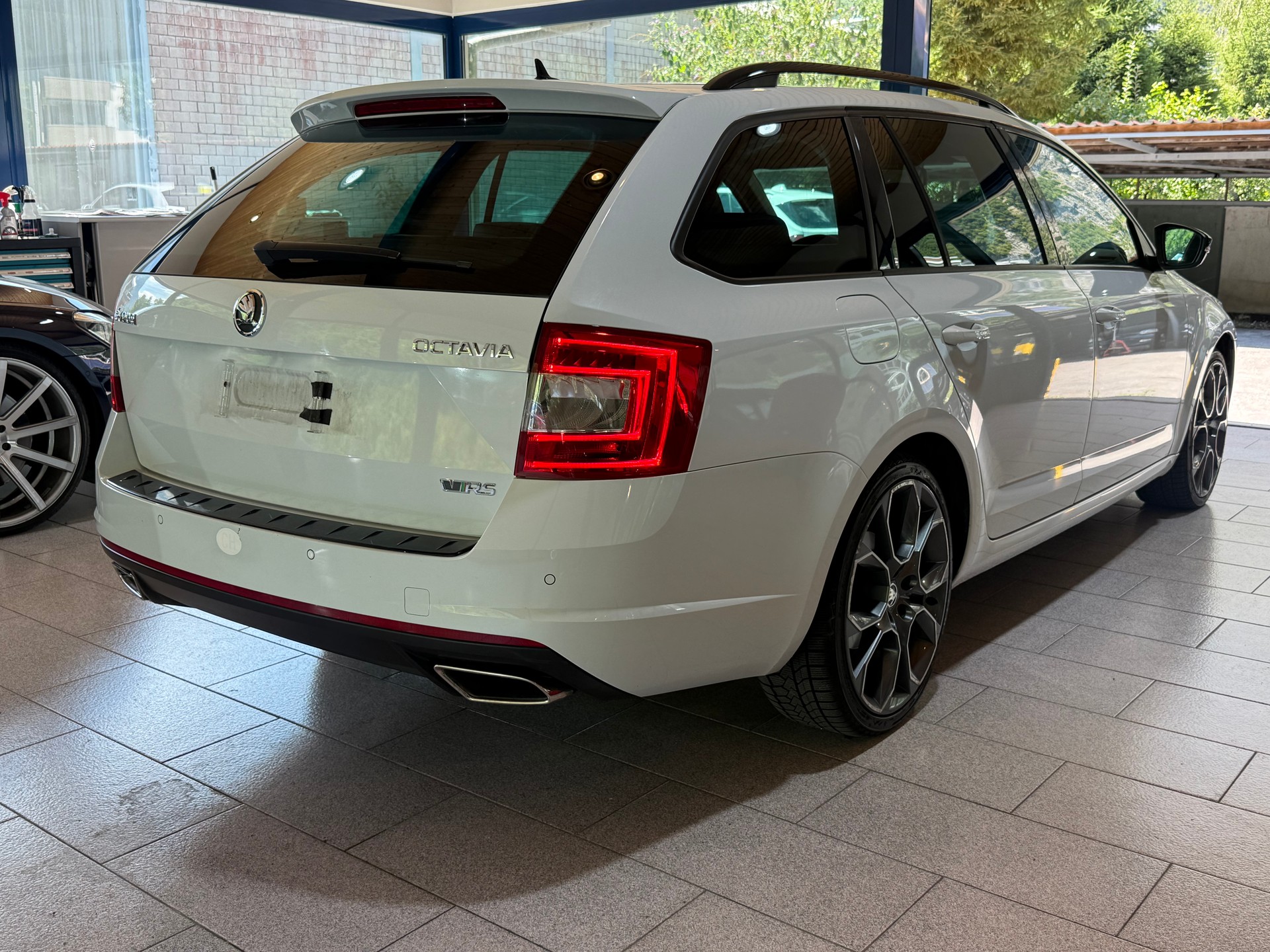SKODA Octavia Combi 2.0 TDI RS DSG-image-6