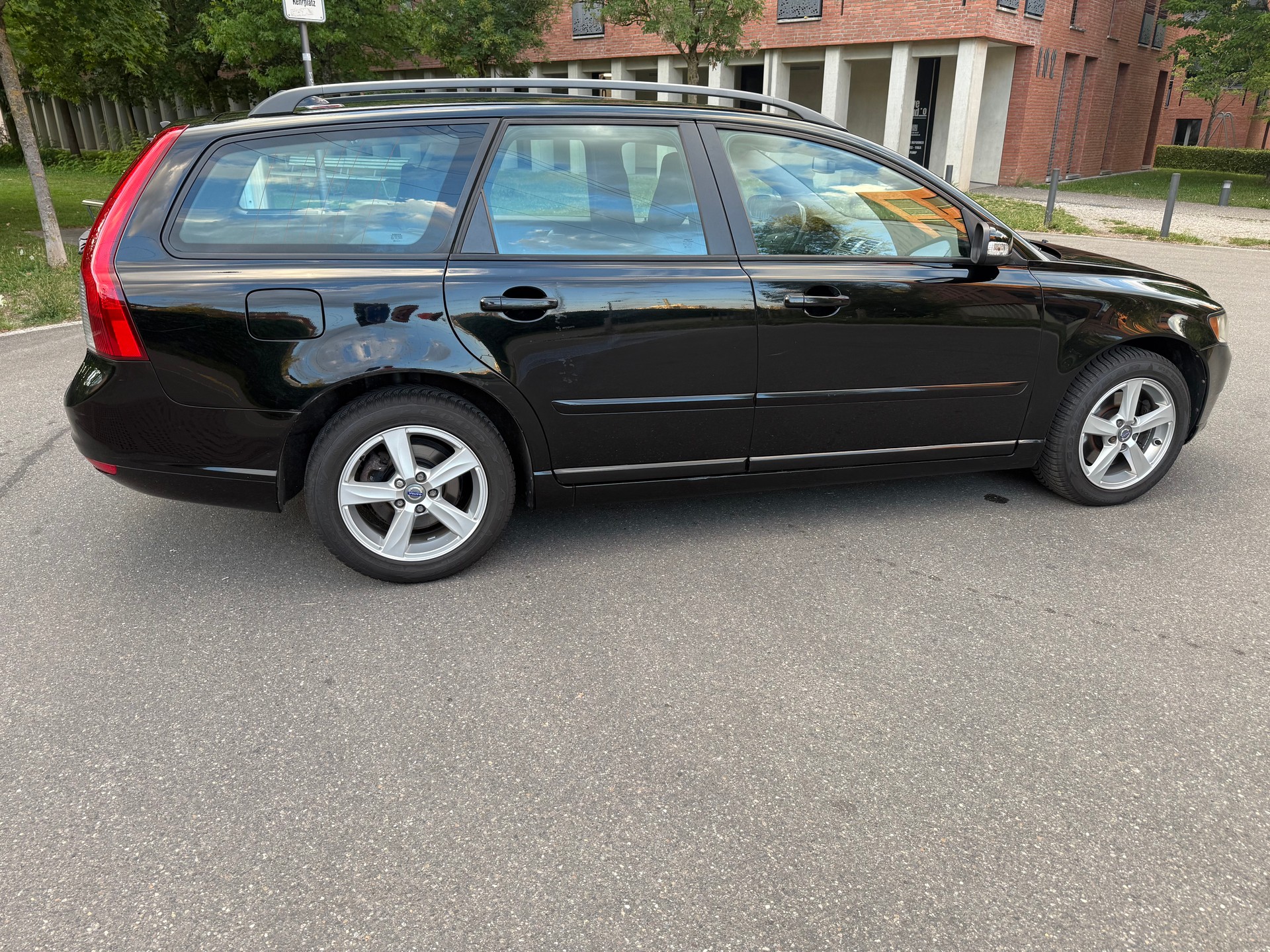 VOLVO V50 2.0D Kinetic-image-6