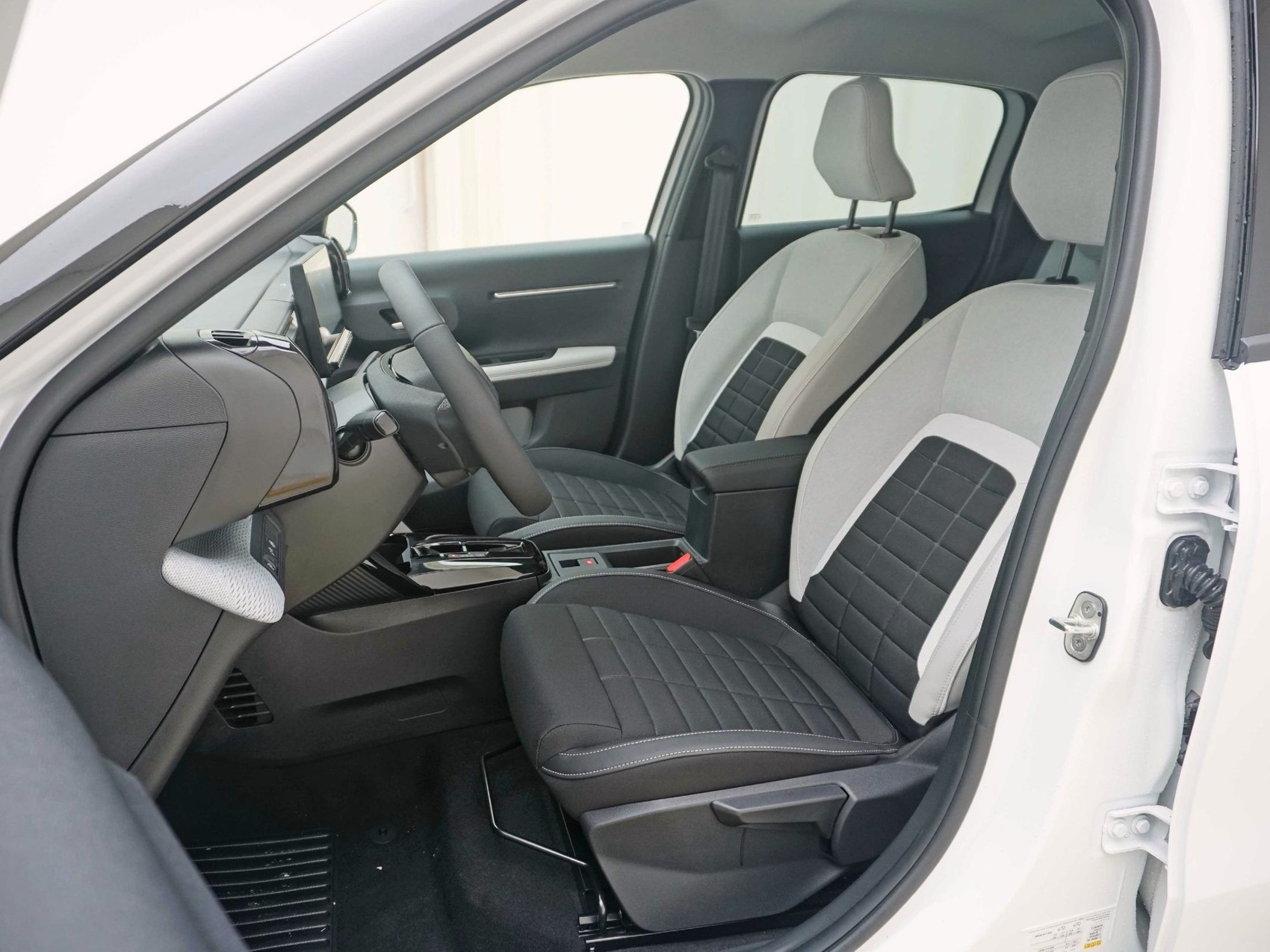 CITROEN C3 1.2 Hybrid Max-image-6