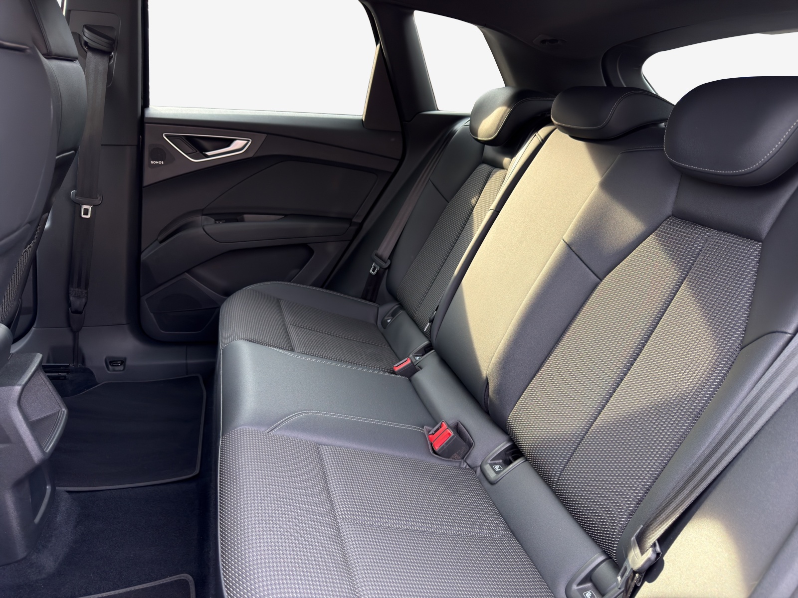AUDI Q4 e-tron 50 quattro-image-11