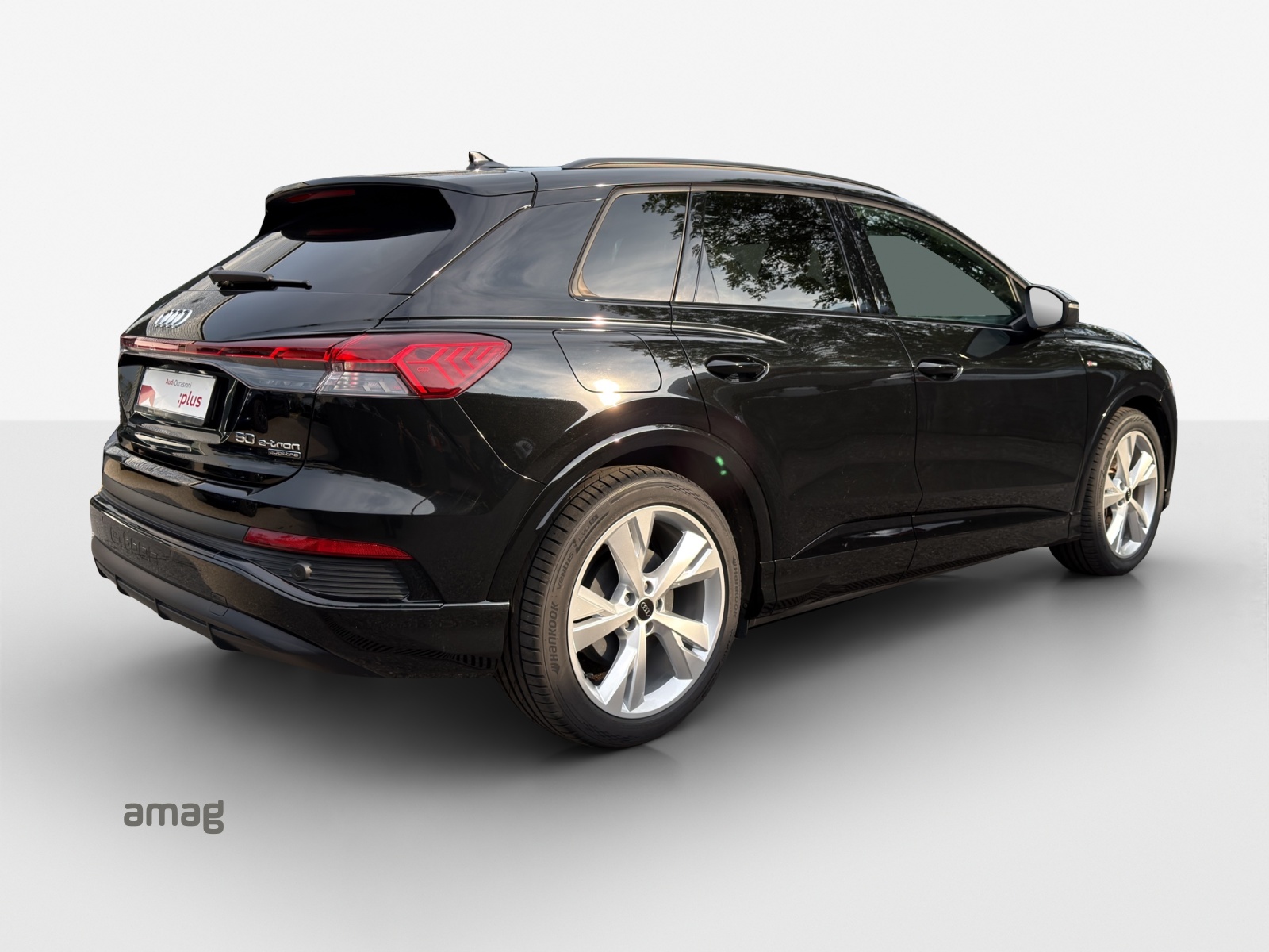 AUDI Q4 e-tron 50 quattro-image-4