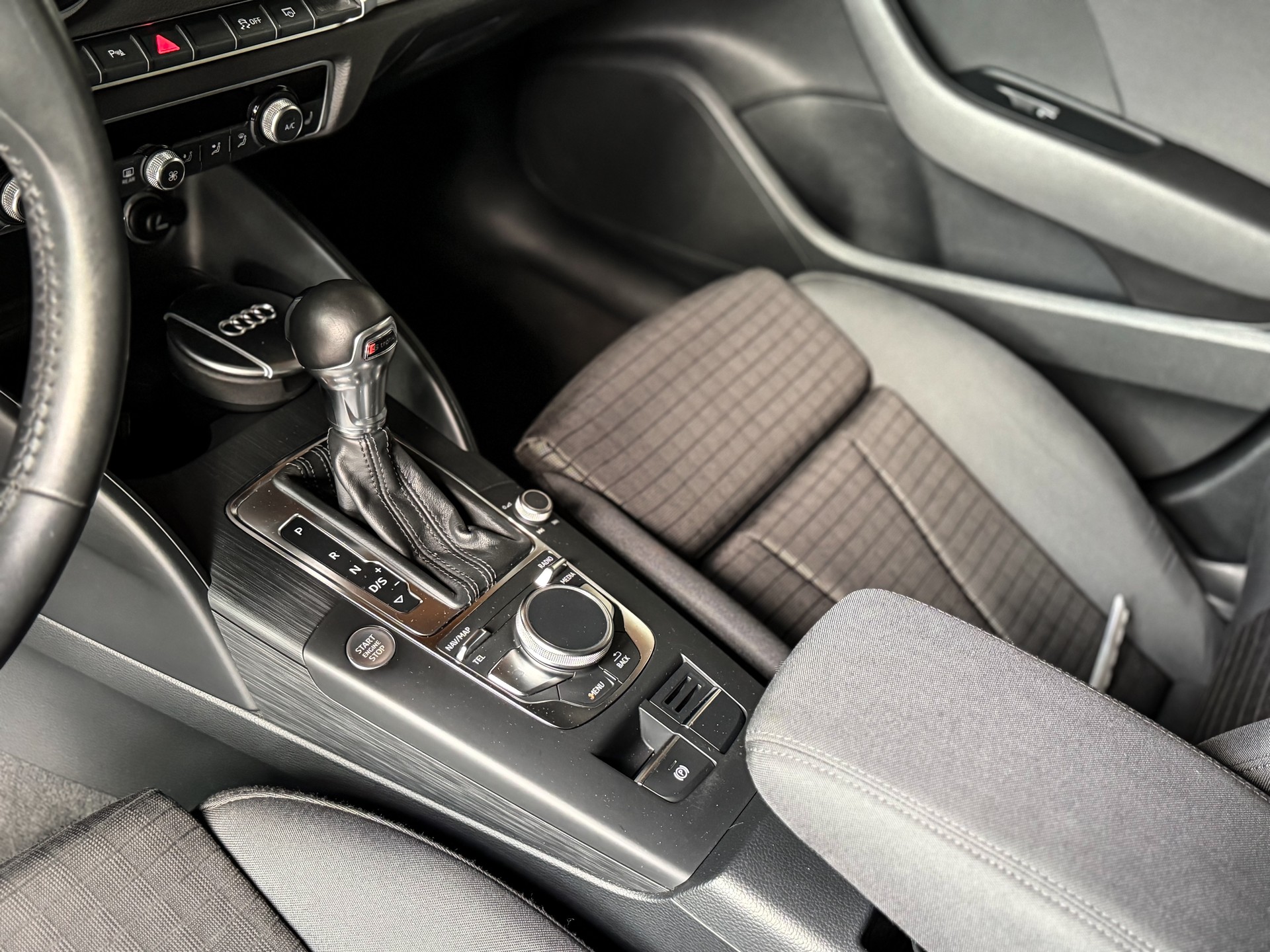 AUDI A3 Sportback 40 TFSI Sport quattro S-tronic-image-8