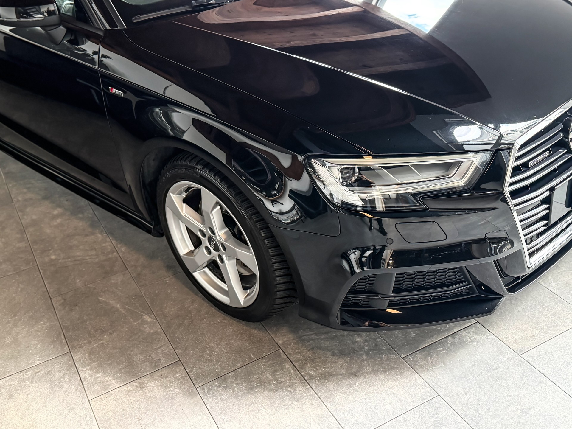 AUDI A3 Sportback 40 TFSI Sport quattro S-tronic-image-3