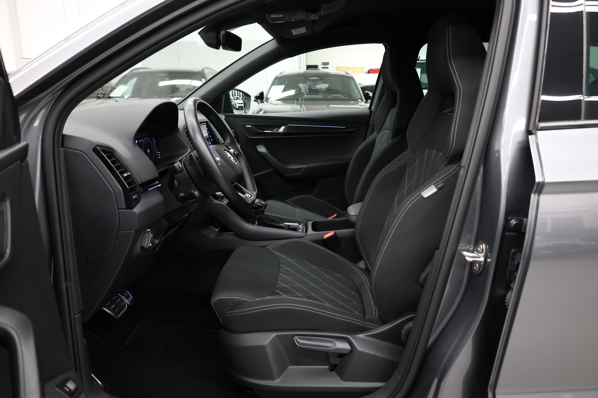 SKODA Karoq 2.0 TSI SportLine 4x4 DSG-image-13
