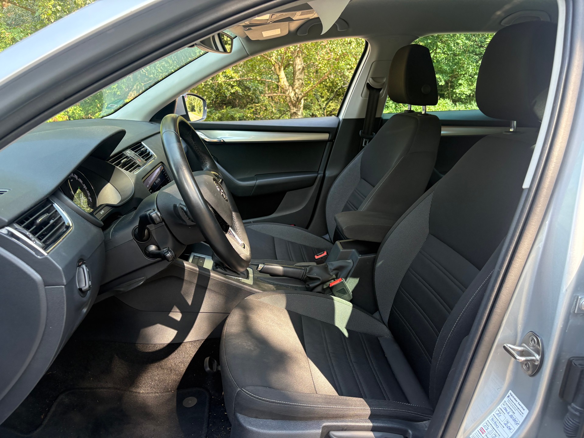 SKODA Octavia Combi 2.0 TDI Ambition 4x4 DSG-image-11