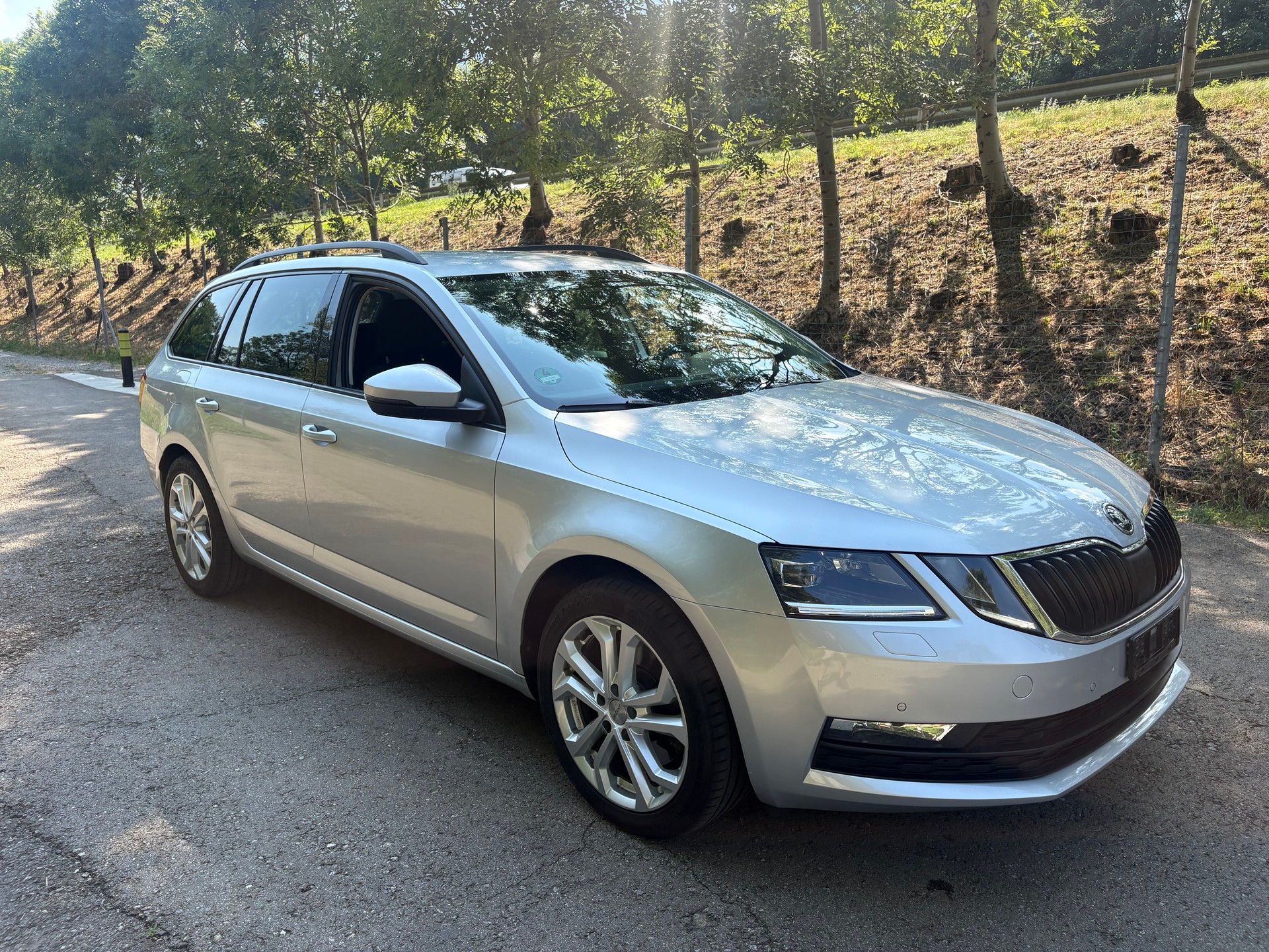 SKODA Octavia Combi 2.0 TDI Ambition 4x4 DSG-image-0