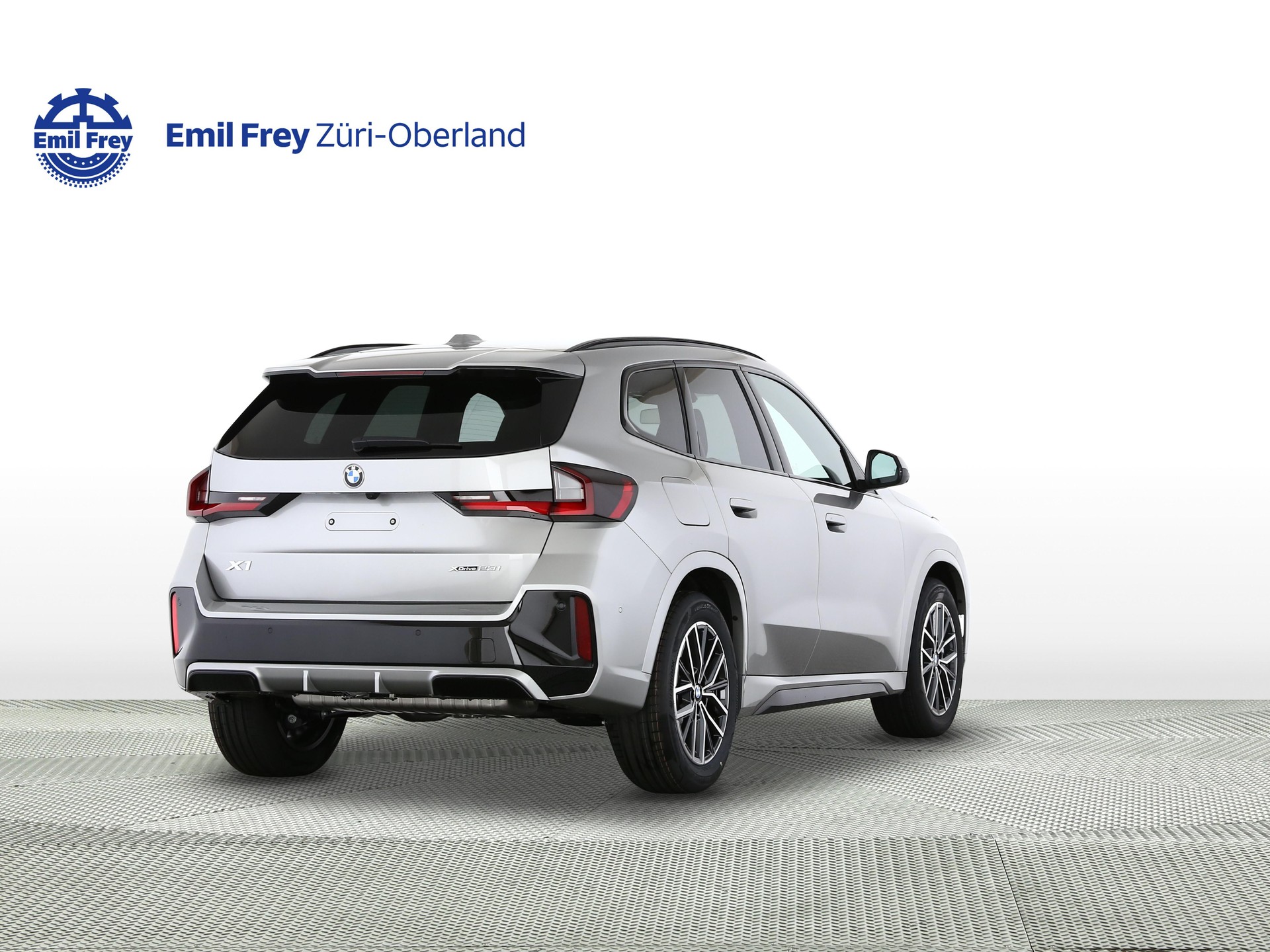 BMW X1 23i xDrive paddles-image-2