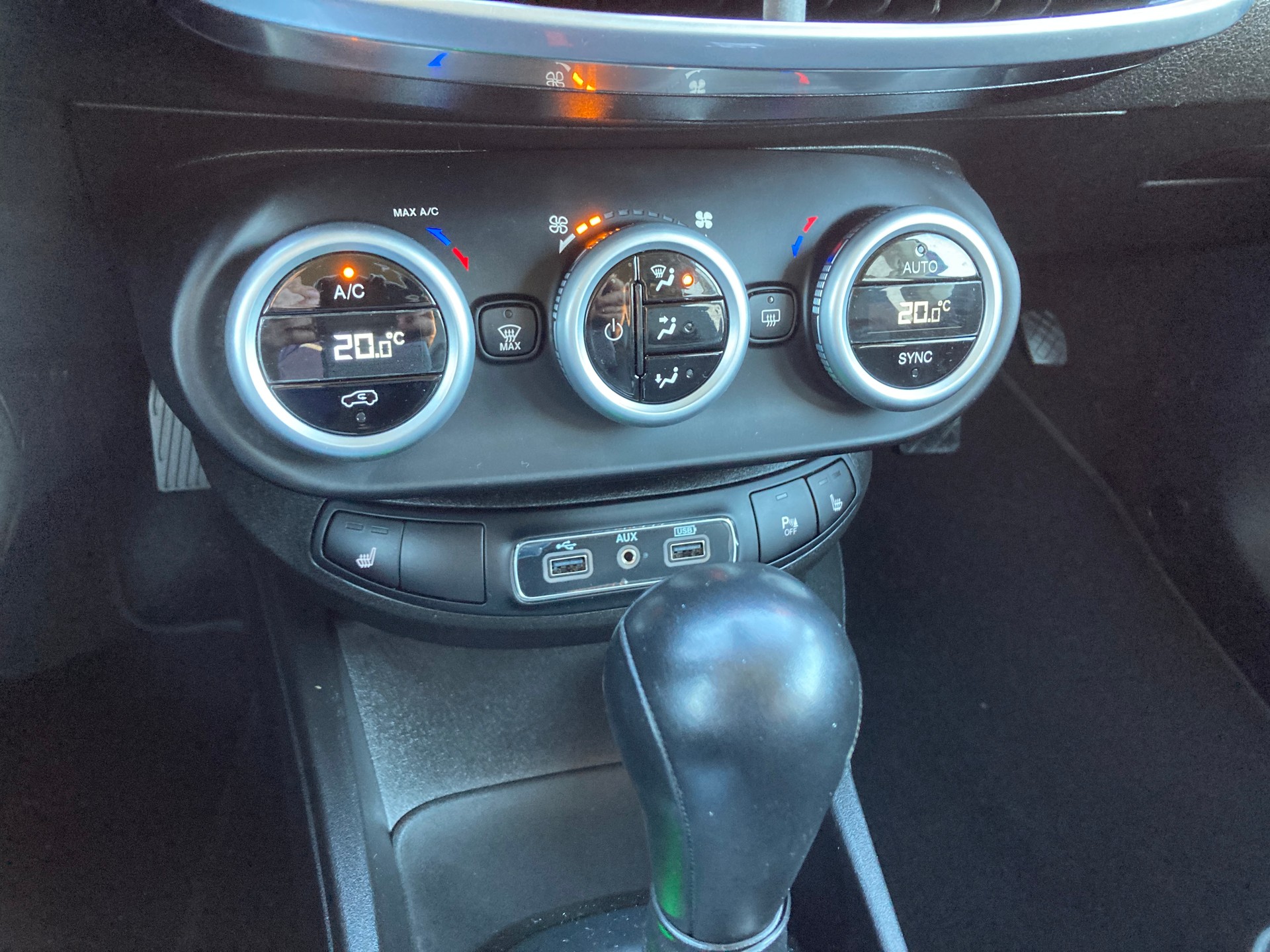 FIAT 500X 2.0MJ City Cross 4x4 Automatic mit Anhängerkupplung-image-13