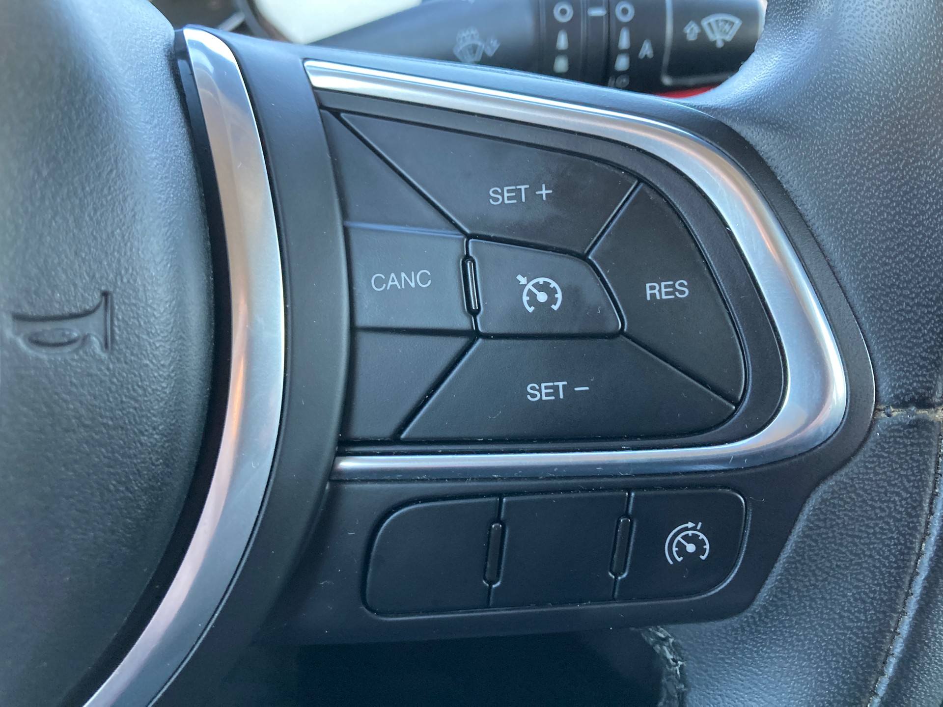 FIAT 500X 2.0MJ City Cross 4x4 Automatic mit Anhängerkupplung-image-11