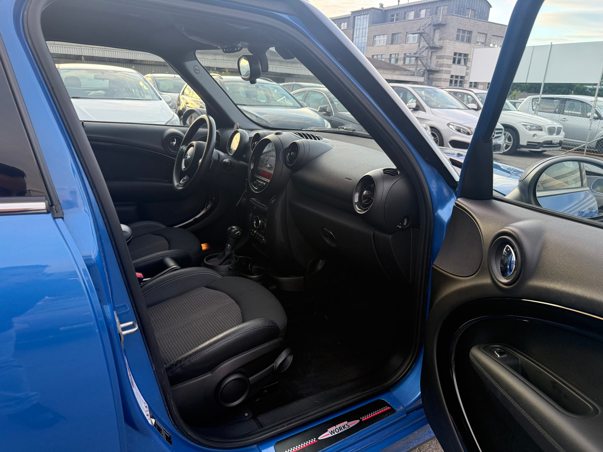 MINI Countryman Cooper S ALL4 Steptronic Snowhill / JCW Paket / Frisch ab MFK / 8-fach Alu / 1 Jahr Garantie-image-7