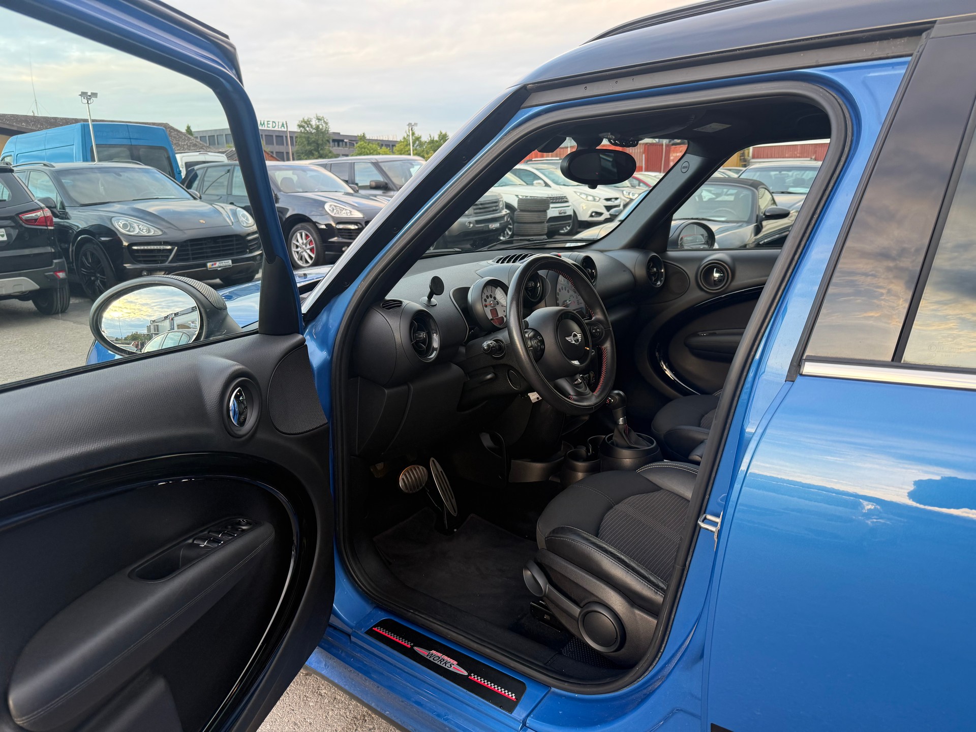 MINI Countryman Cooper S ALL4 Steptronic Snowhill / JCW Paket / Frisch ab MFK / 8-fach Alu / 1 Jahr Garantie-image-9