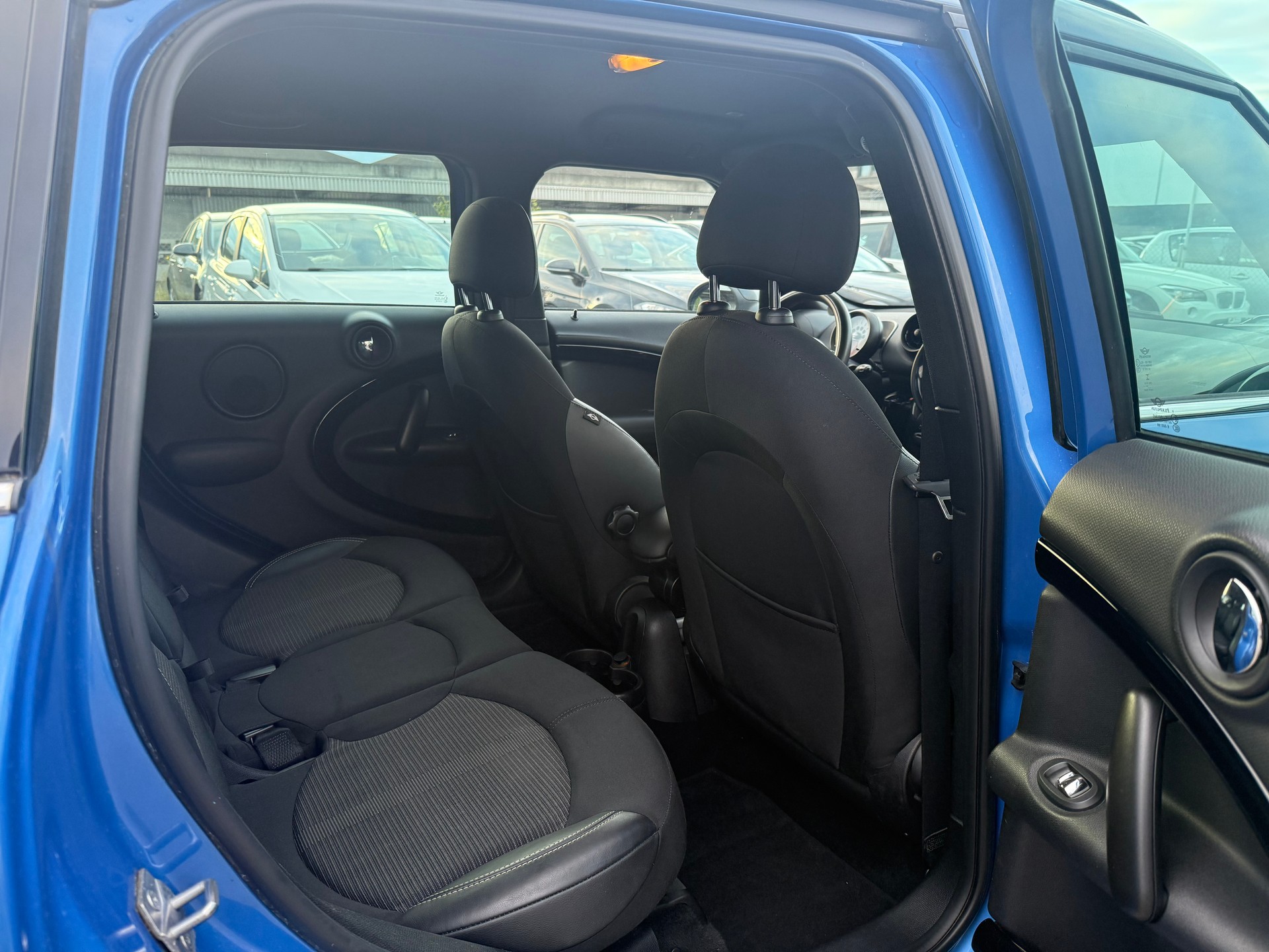 MINI Countryman Cooper S ALL4 Steptronic Snowhill / JCW Paket / Frisch ab MFK / 8-fach Alu / 1 Jahr Garantie-image-10