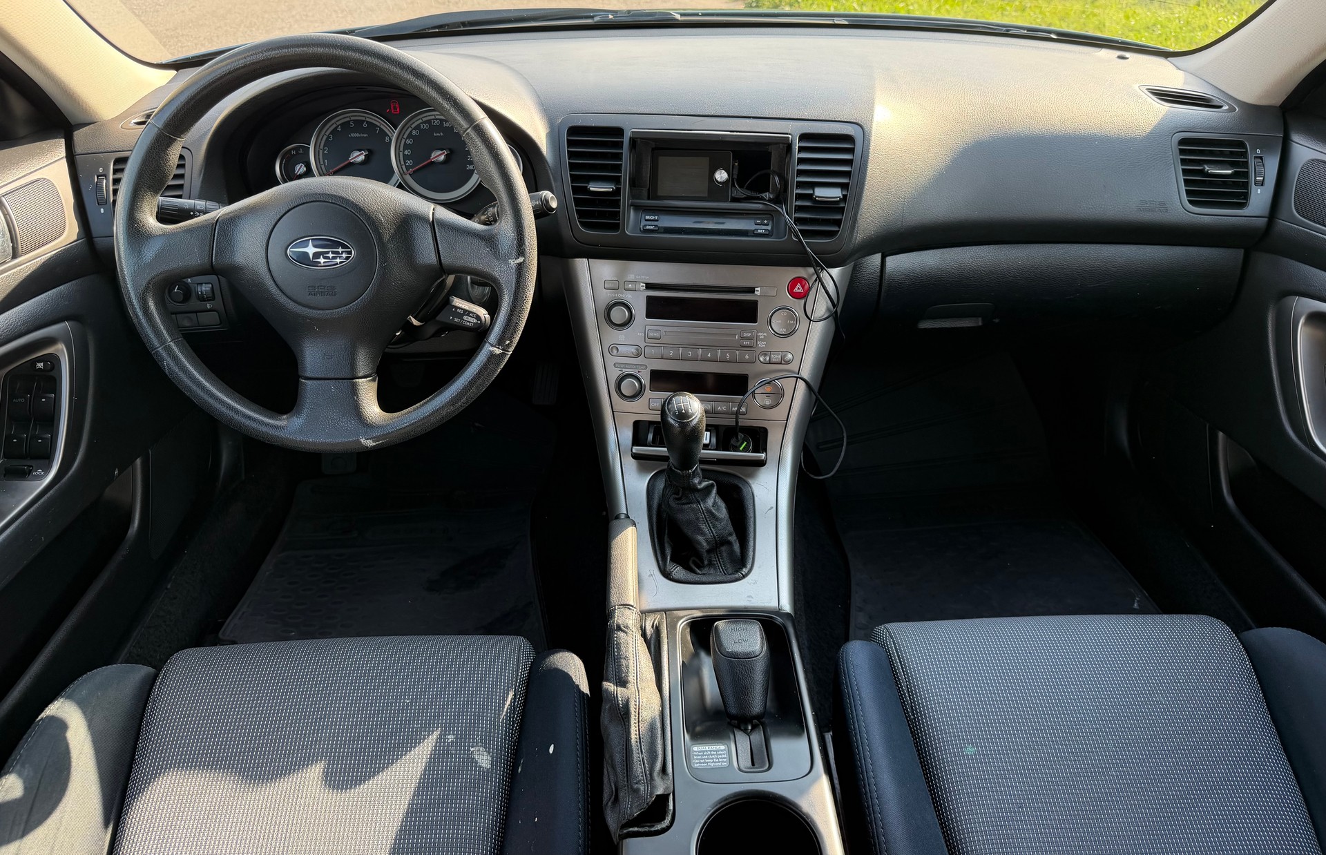 SUBARU Legacy 2.0i AWD Swiss-image-12