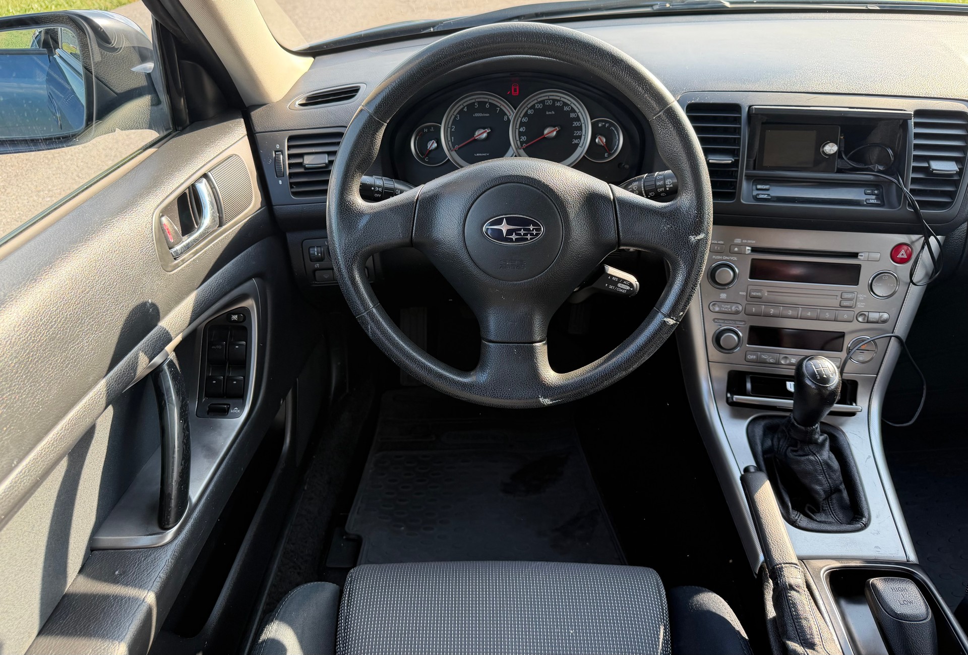 SUBARU Legacy 2.0i AWD Swiss-image-13