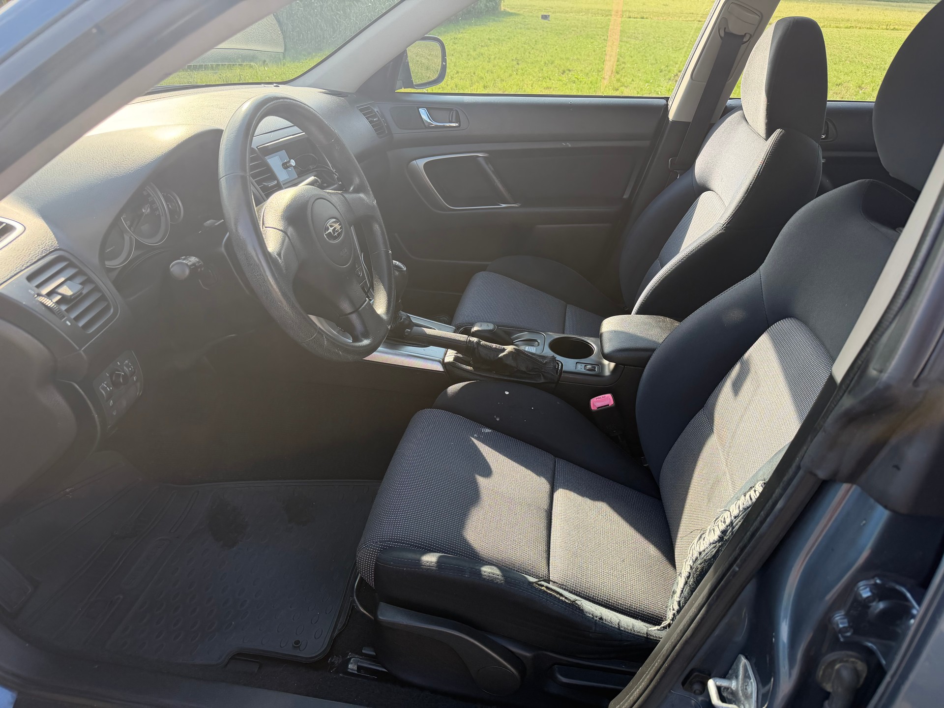 SUBARU Legacy 2.0i AWD Swiss-image-7