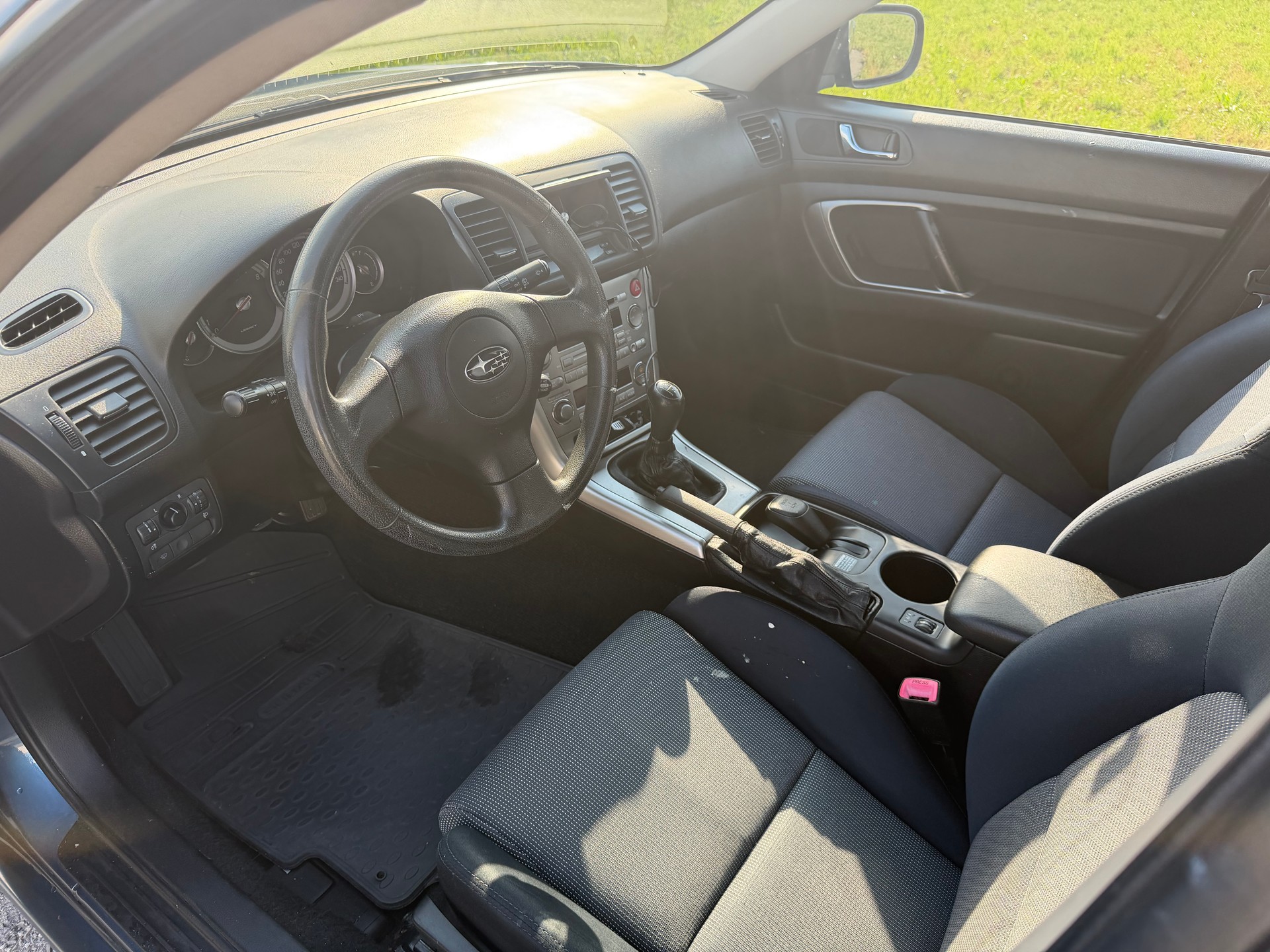 SUBARU Legacy 2.0i AWD Swiss-image-8